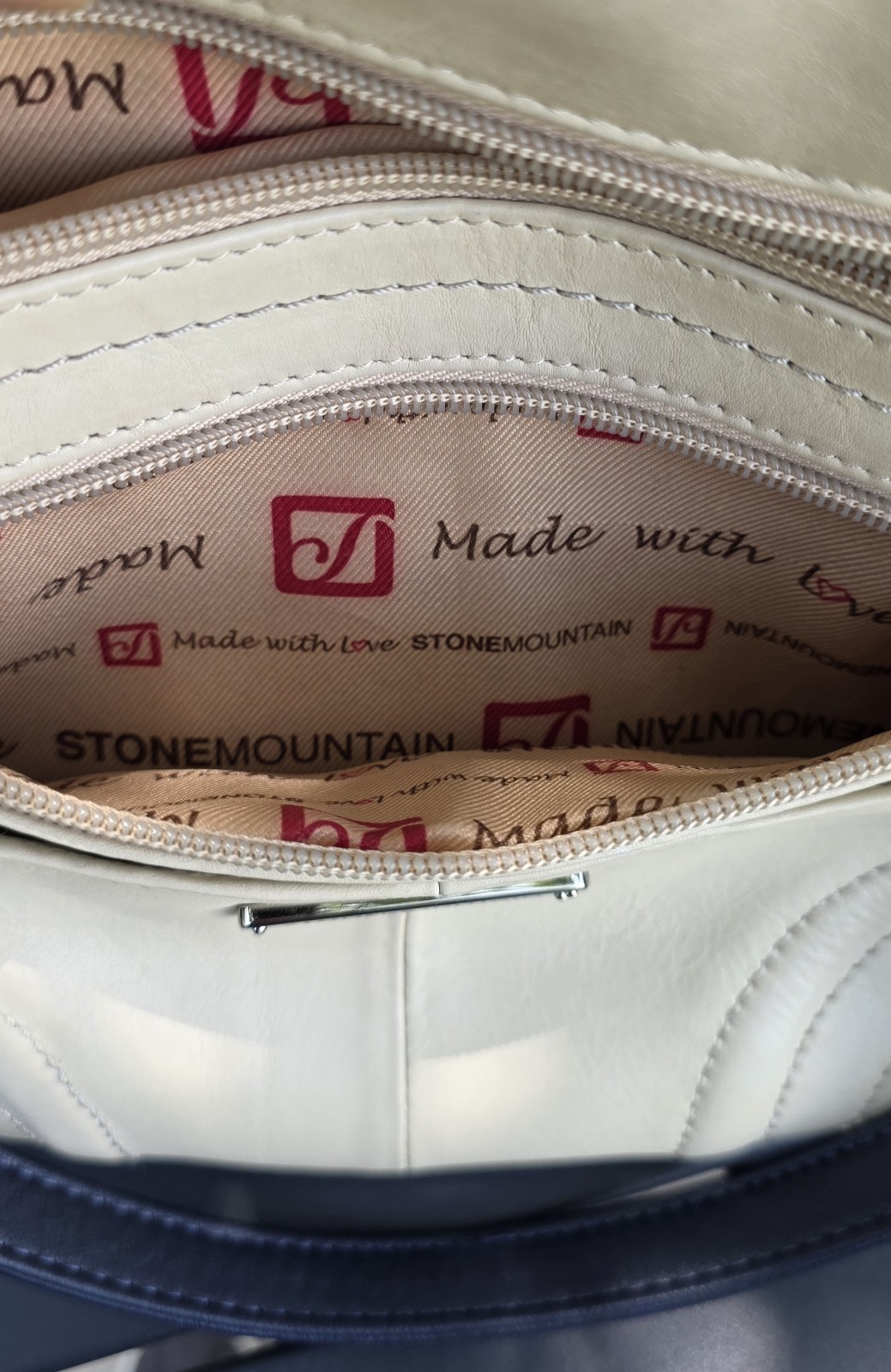 Stone Mountain Large Women’s Beige/Navy Leather Shoulder Bag Zip, Pockets, Strap
