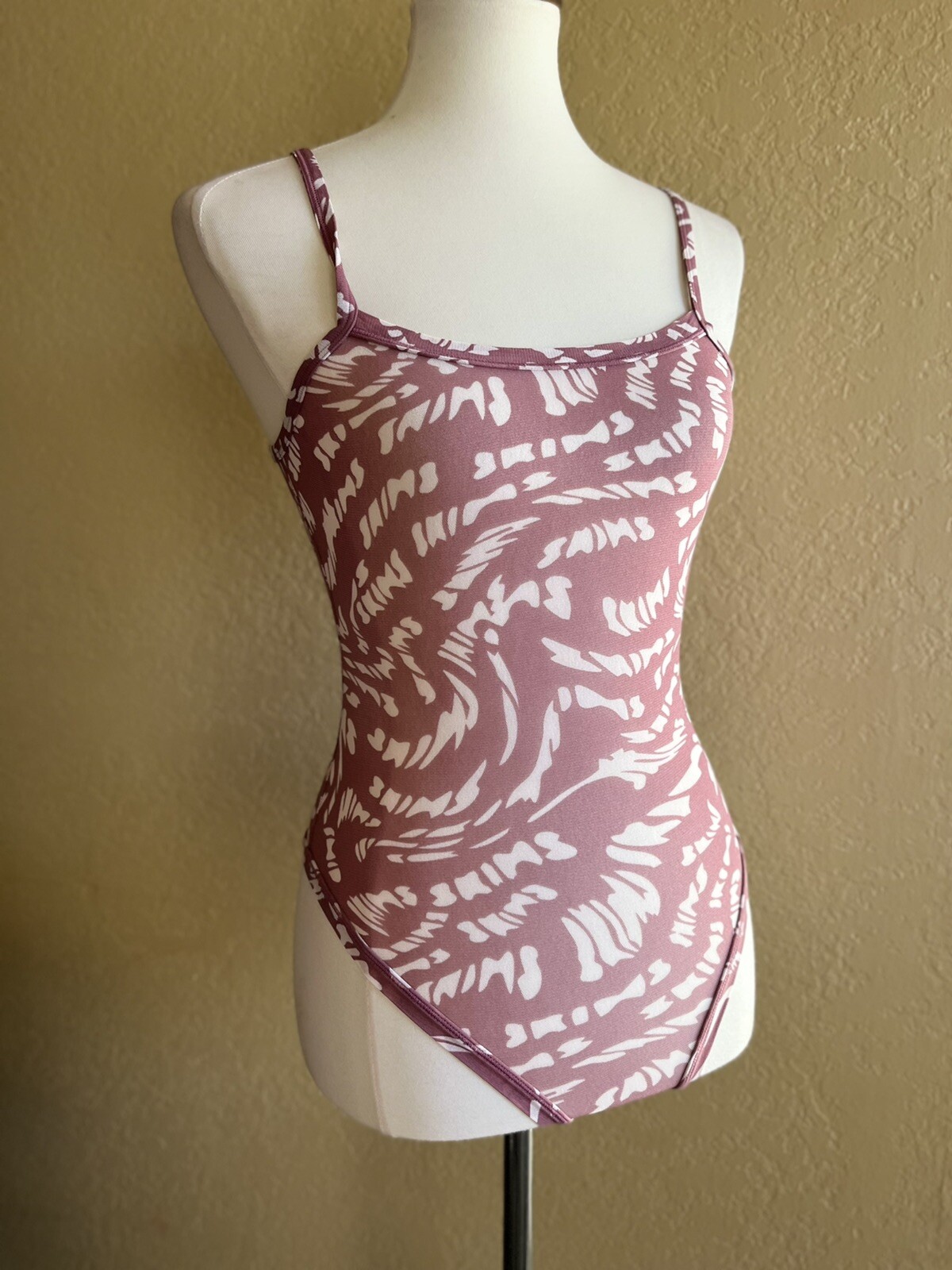 SKIMS Raspberry Swirl Mesh Bodysuit Size M Kim Kardashian Strappy Sexy NWT
