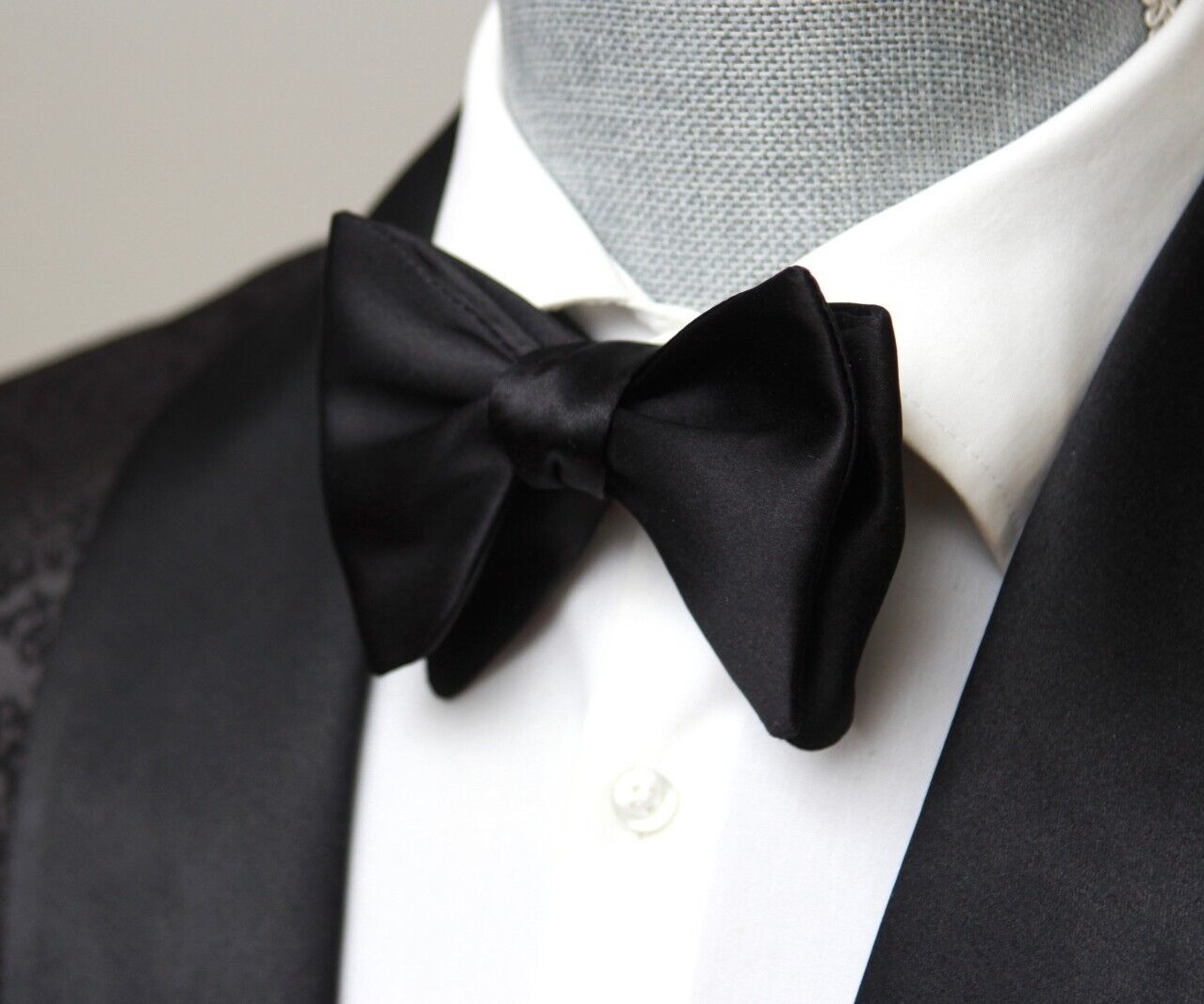 Men’s Pre-tied Bow tie 100%Silk Charmeuse Black Bow tie Small Compact Butterfly