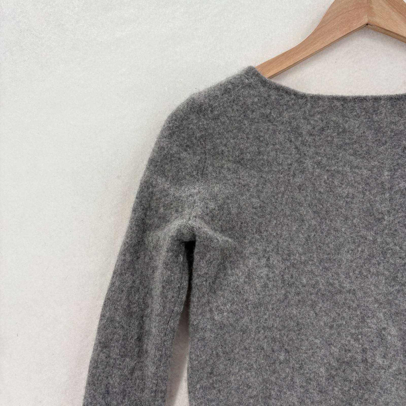 41 Hawthorn Sweater Womens Medium Gray 100% Cashmere V Neck Knit Pullover Cozy