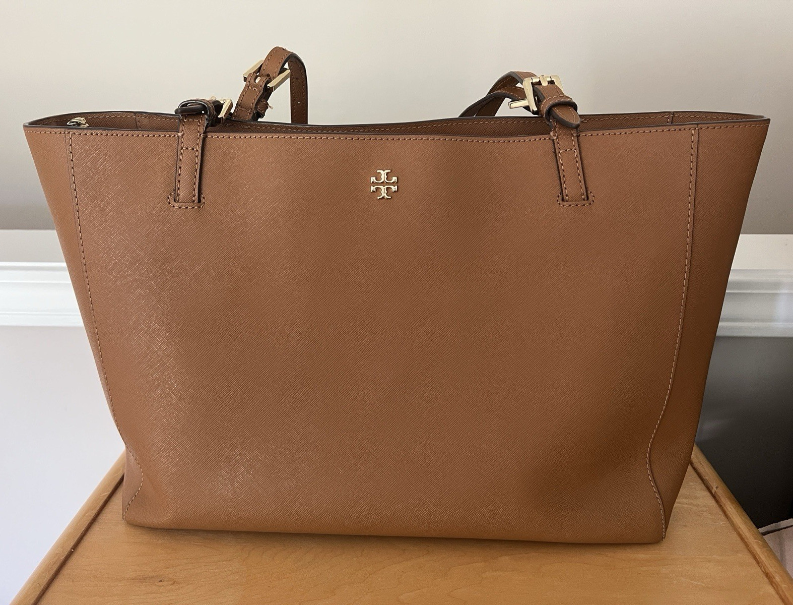 Tory Burch Brown Tote Bag Logo Zip Gold Hardware Double Handles Inner Pockets