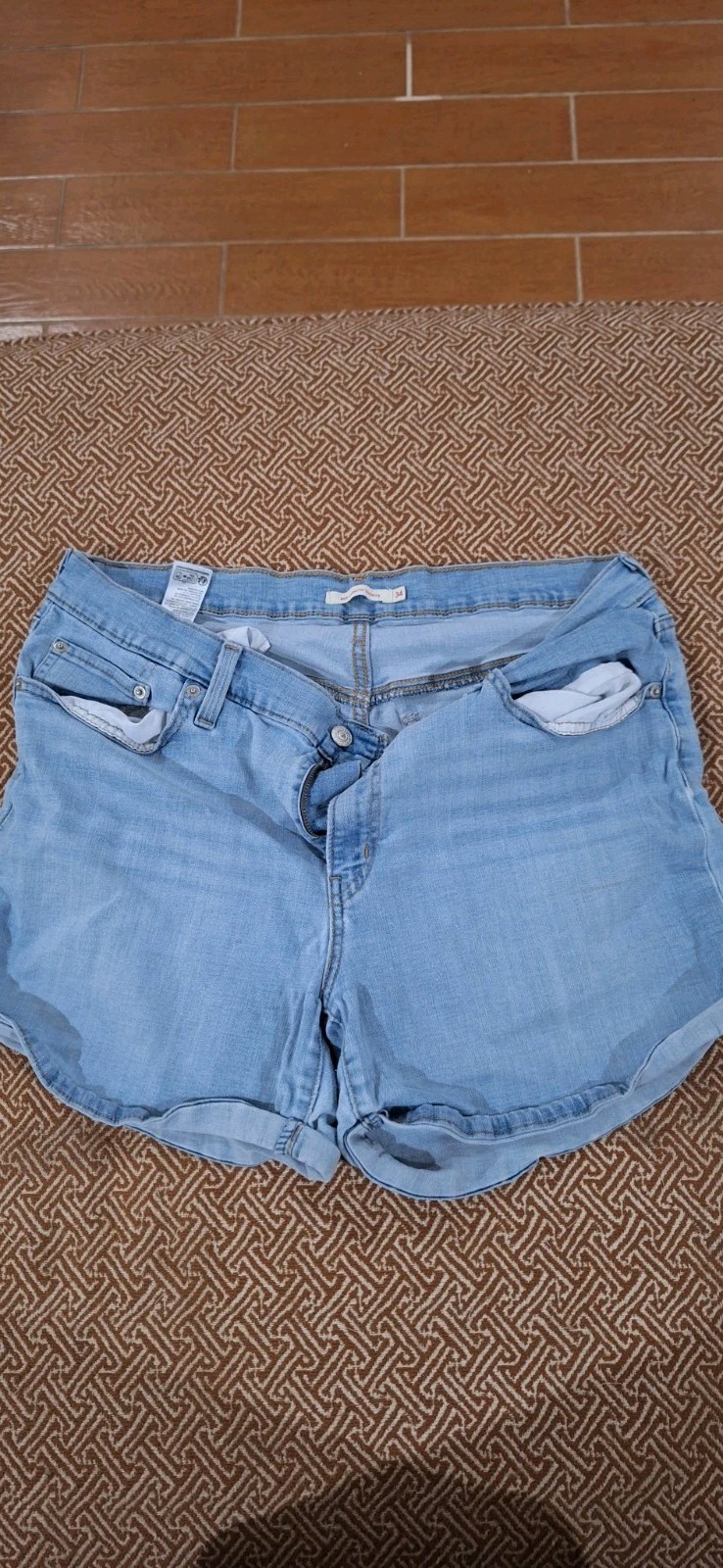 Levi’s Women’s Mid-Length Denim Mid-Stretch Super Soft Short Light Wash Size 34