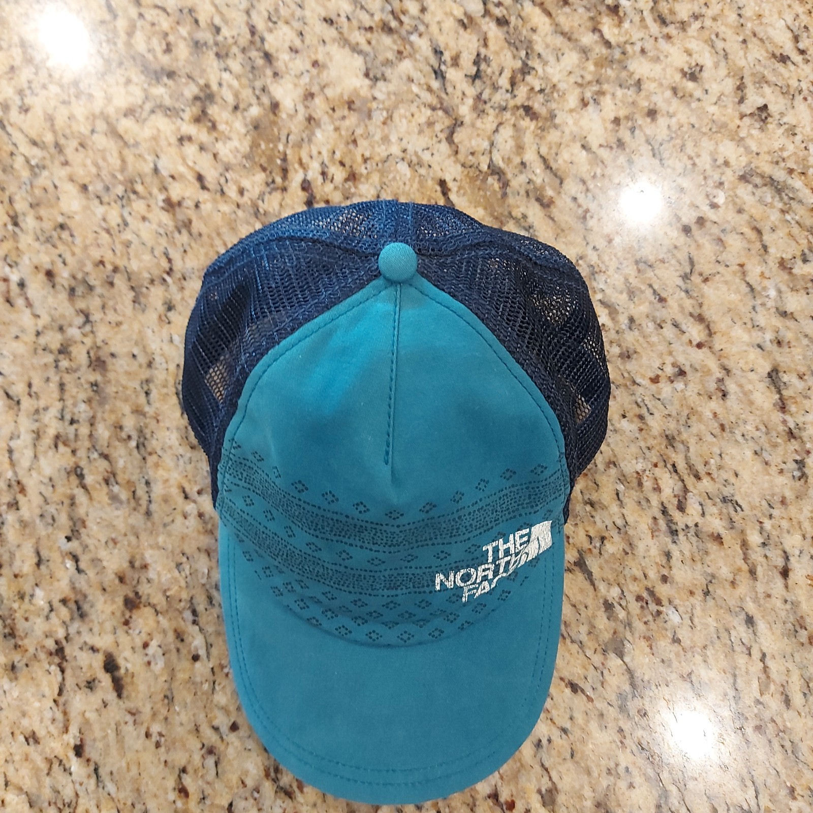 The North Face Unisex Lo Pro Trucker Urban w/Logo & Design on Front Snapback