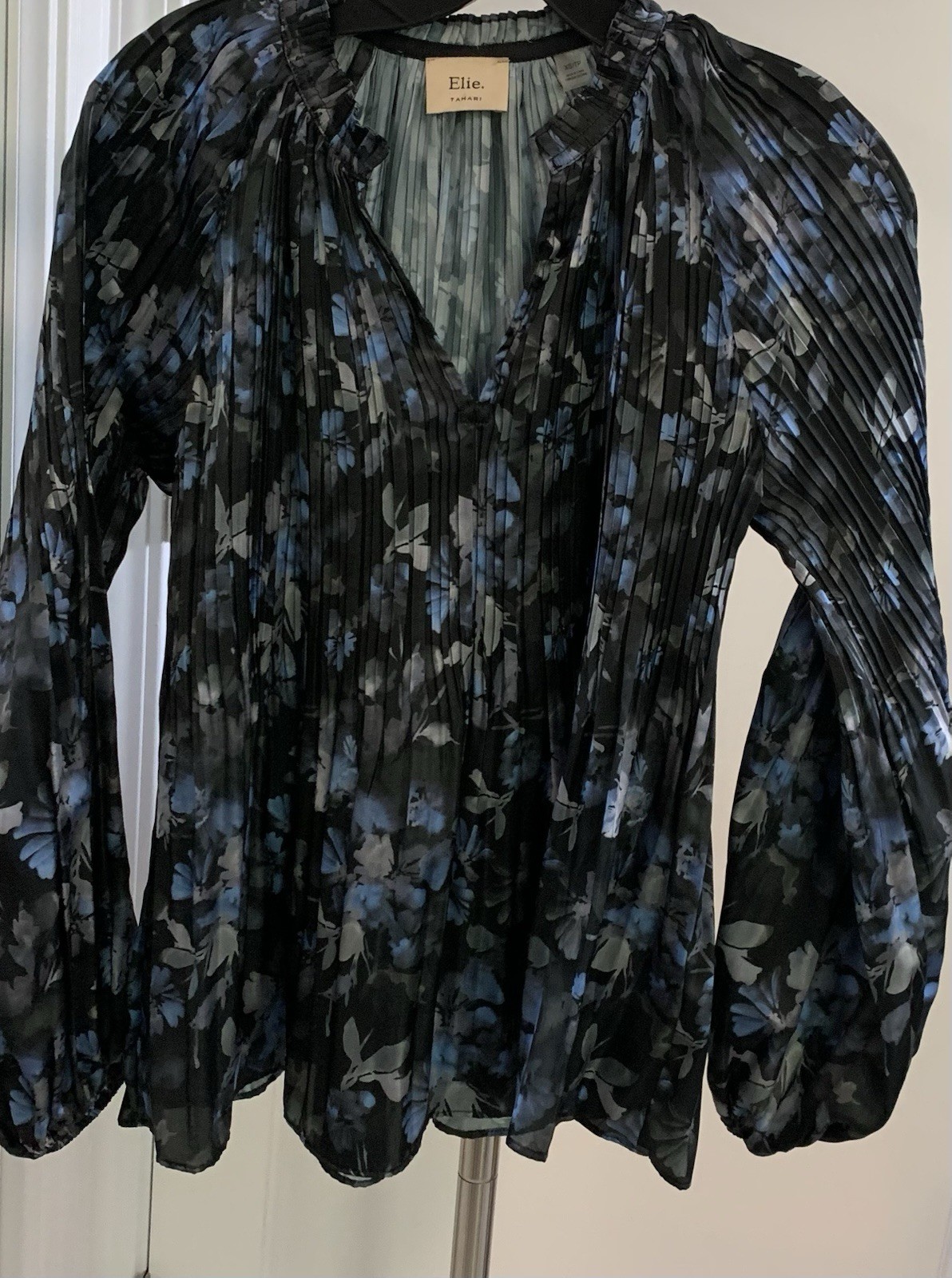 Ellie Tahari Top Stretchy XS -Dress Up Or Down (can Fit Up To Medium)