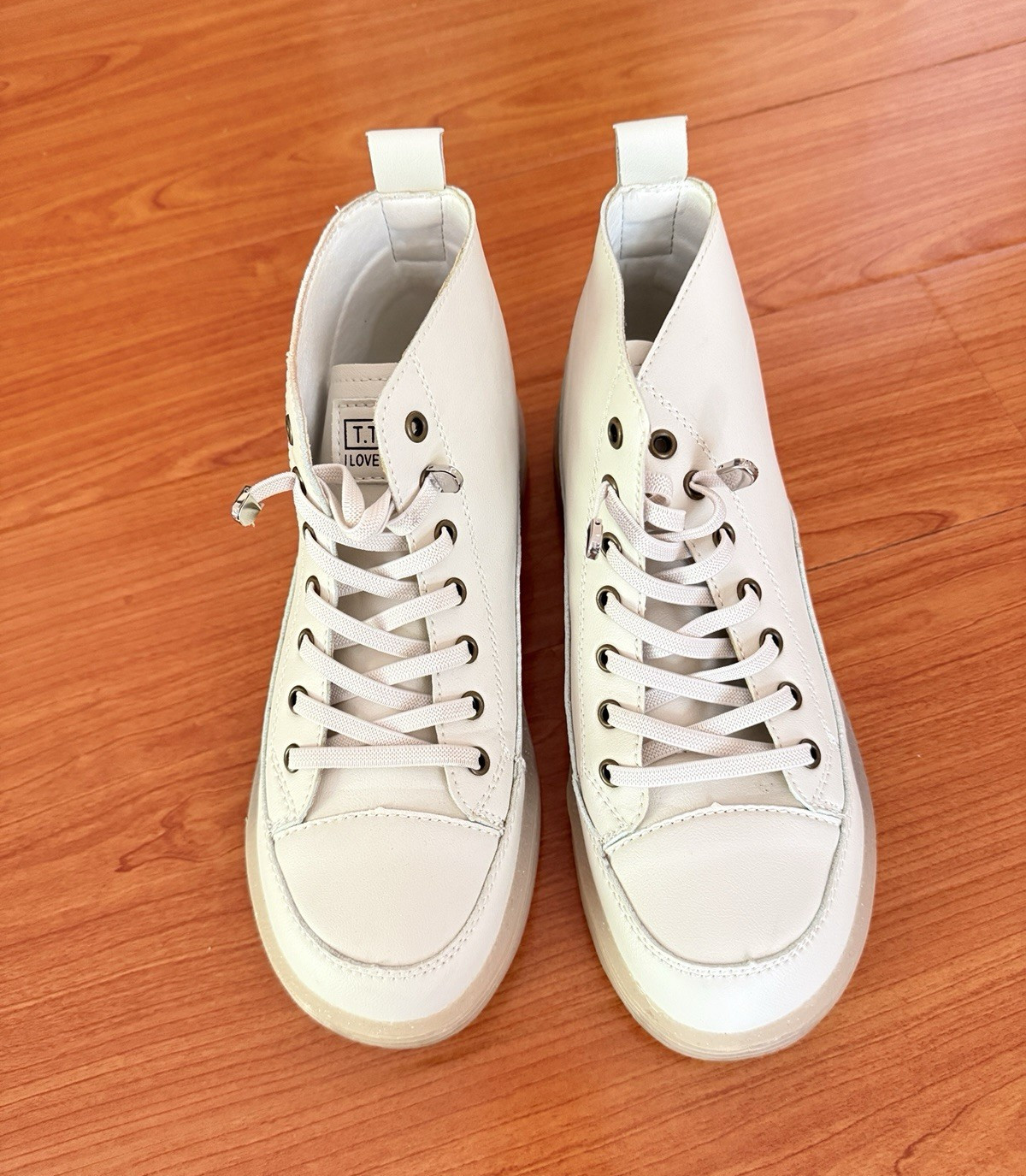 White Low Top Lace-Up Casual Sneakers Synthetic Upper Round Toe Eyelets US 9
