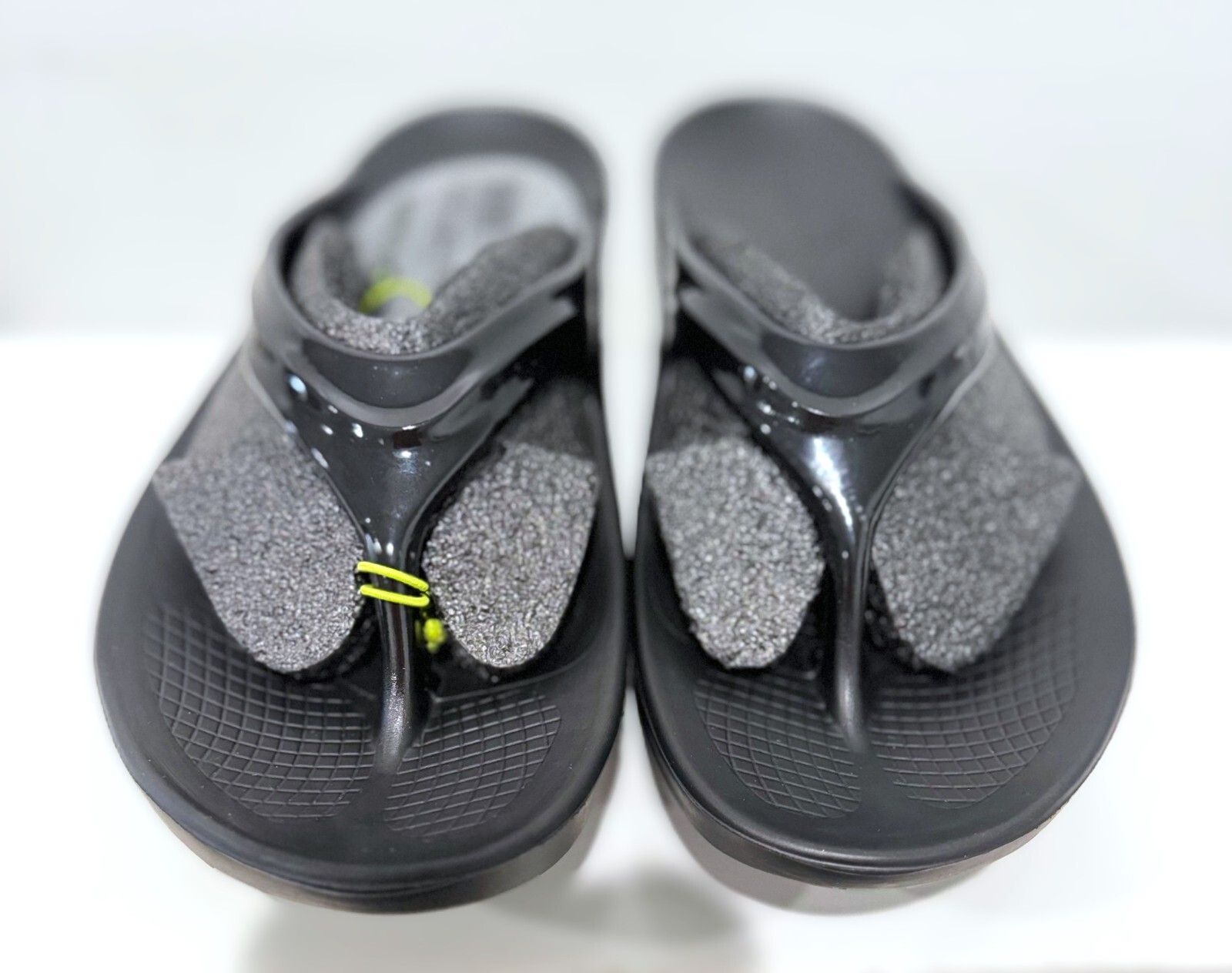 OOFOS OOLALA Women’s Recovery Sandal #1400 – Black – Choose Size
