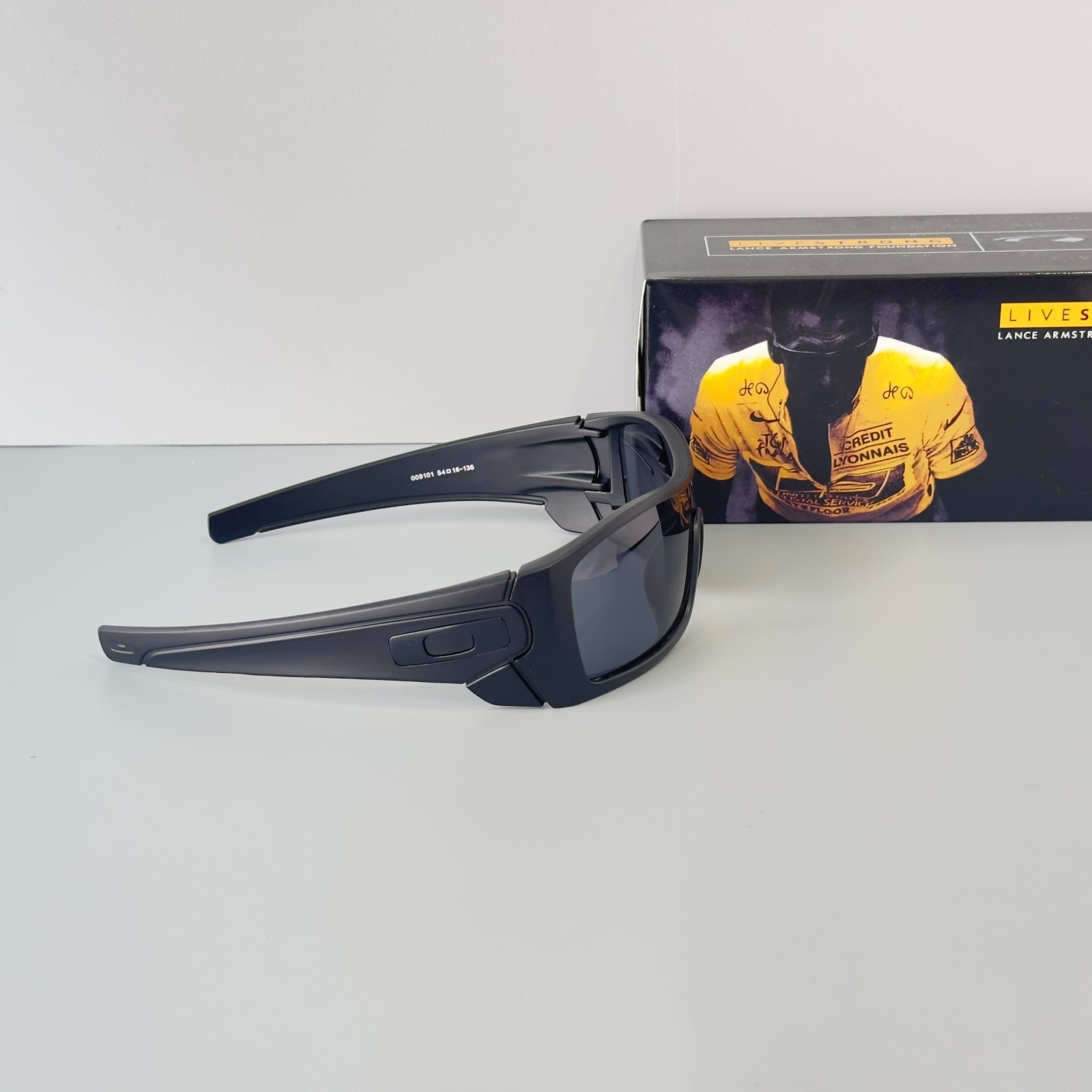 Oakley Batwolf OO9101 Polarized Sunglasses Matte Black Black Lens UV400 With Box