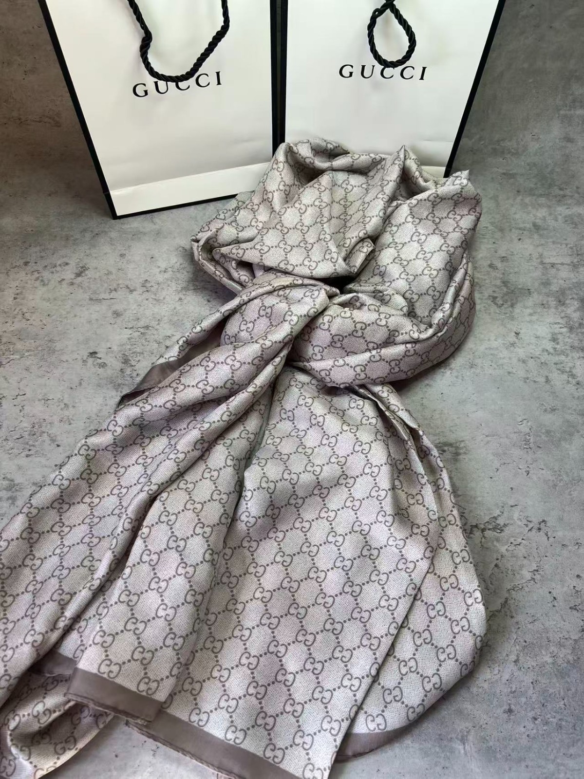 GUCCI SCARF SHAWL AUTHENTIC 100% SILK BEIGE BROWN CLASSIC LOGO LIGHT WEIGHT