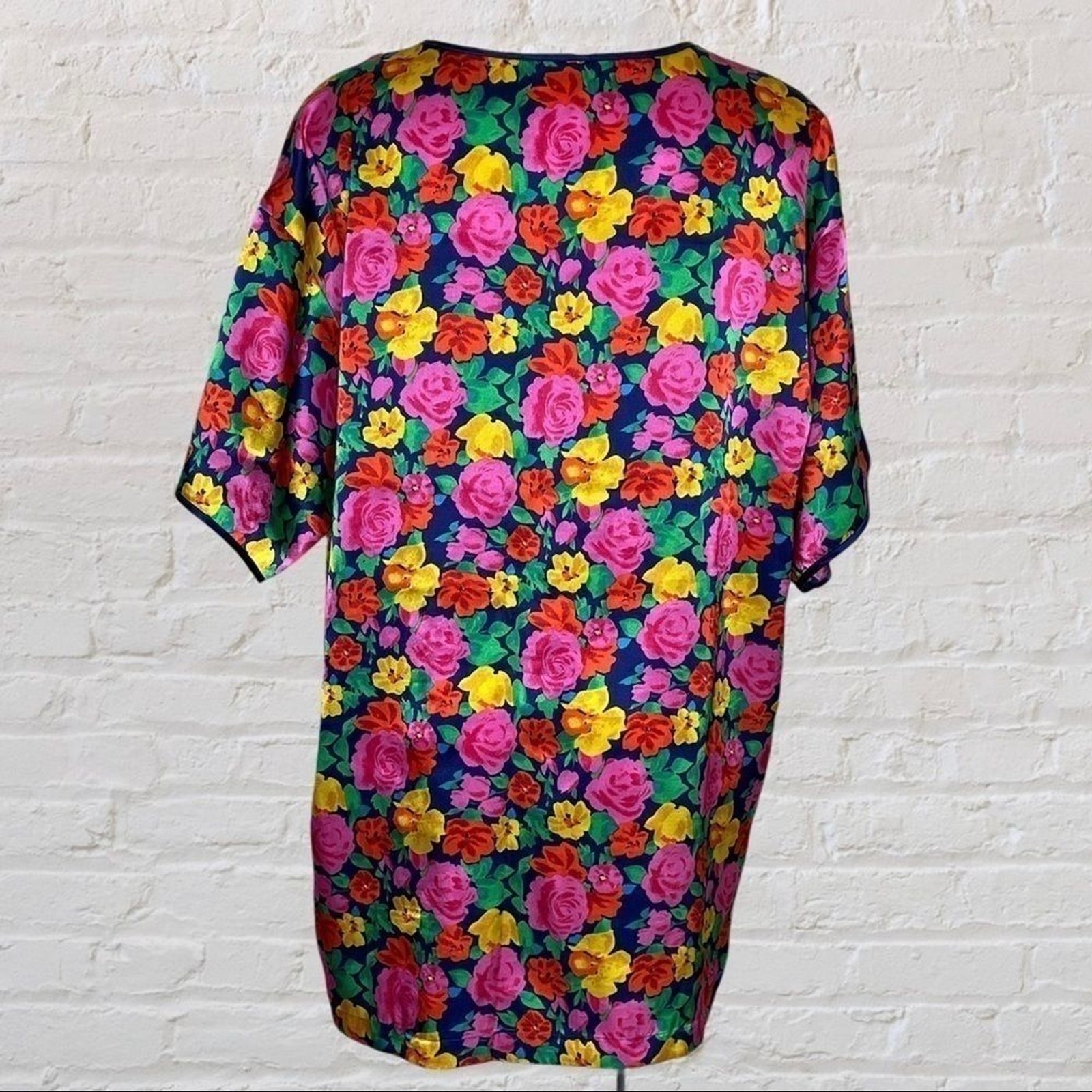Vintage Gold Label VS floral robe and nightgown set medium