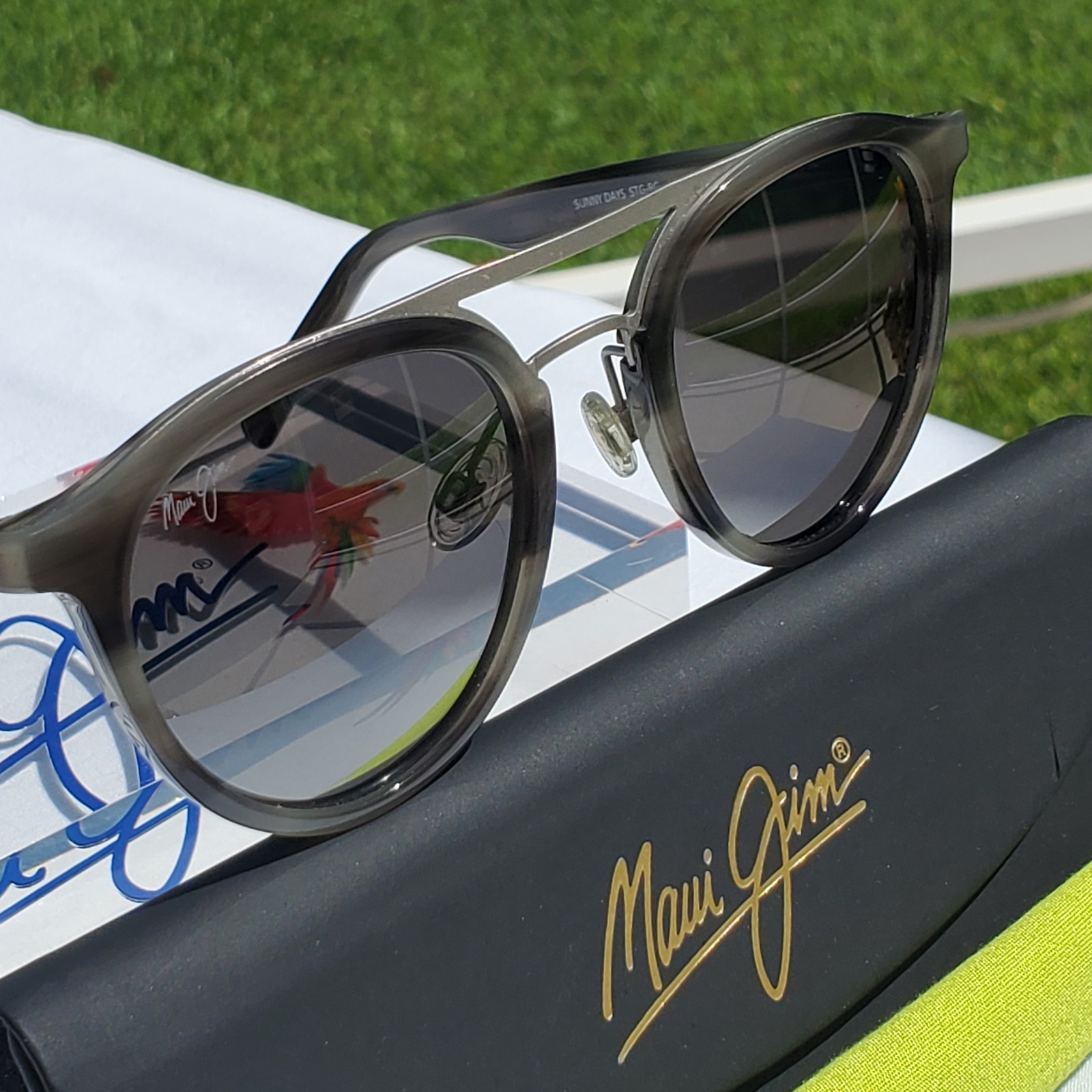 *******Maui Jim “SUNNY DAYS” 529-14E Gloss Grey Horn Frames / Grey Lenses*******