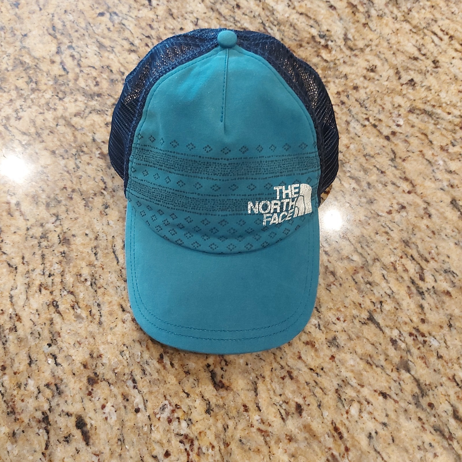 The North Face Unisex Lo Pro Trucker Urban w/Logo & Design on Front Snapback