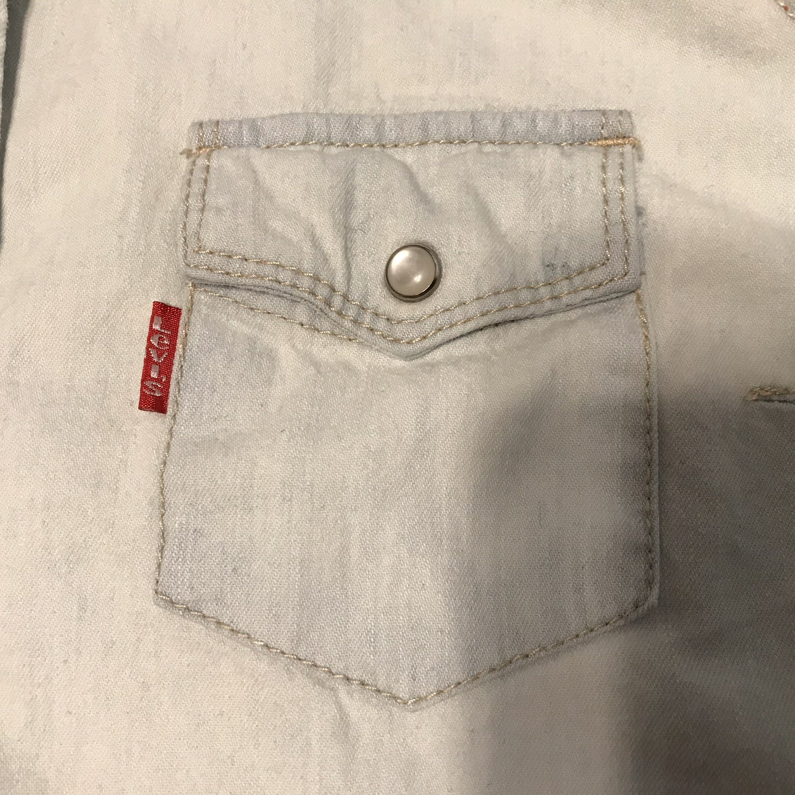 Levi’s Women’s Sleeveless Tie-Front Denim Shirt Pearl Snap Light Sky Blue Small