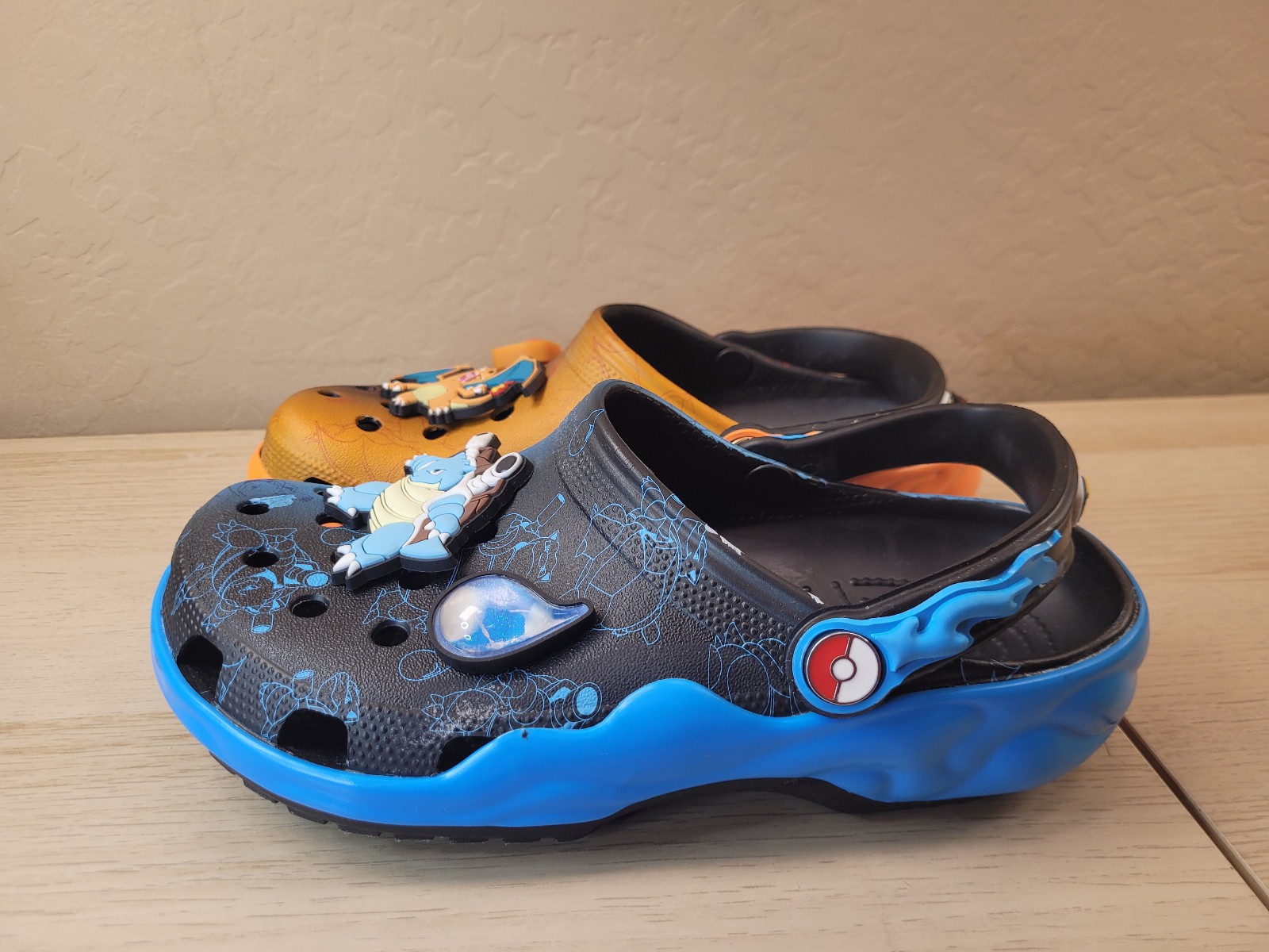 Crocs Pokemon Charizard/Blastoise Classic Clog W8/M6 Multi NICE