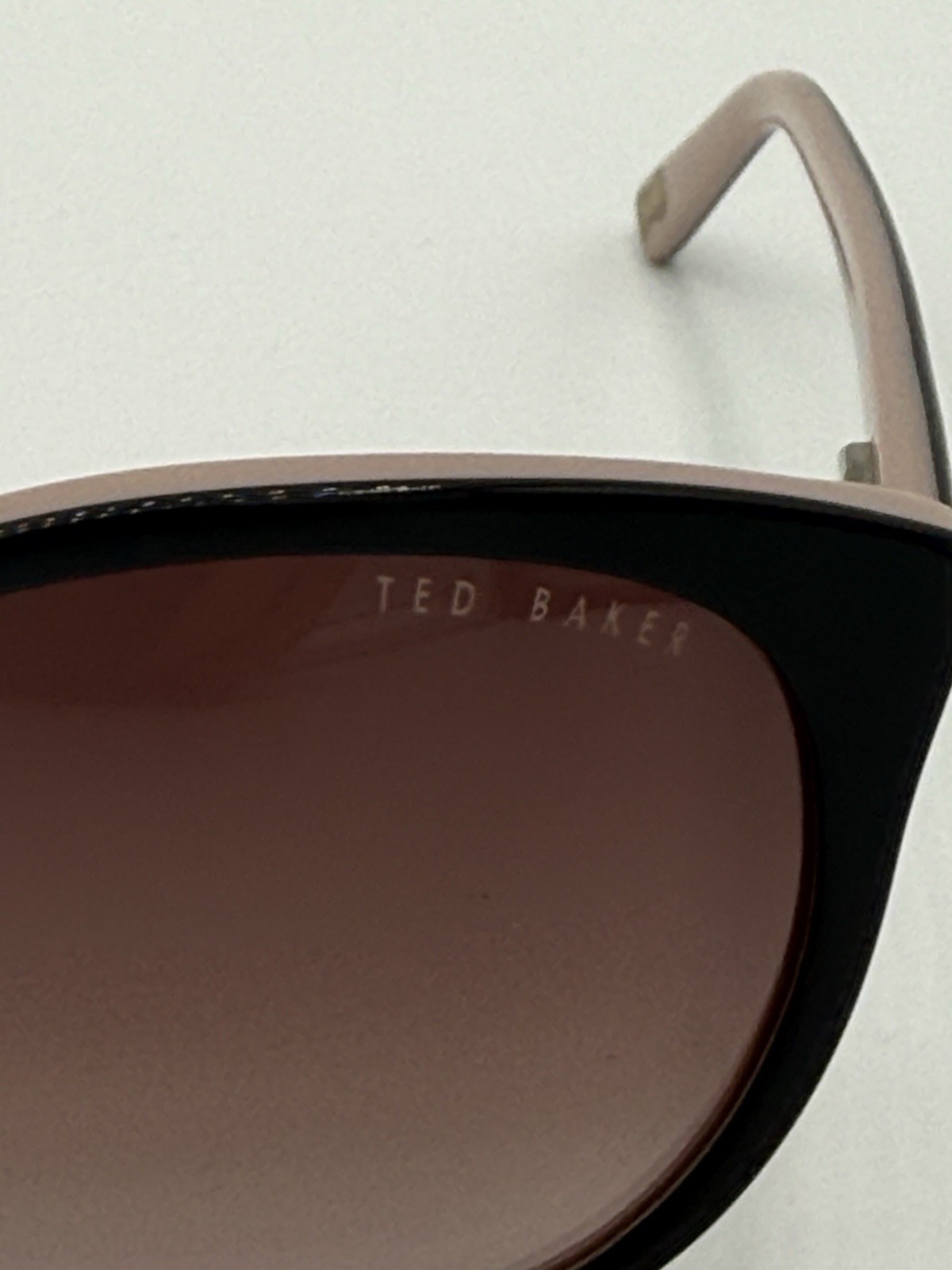 Women’s Ted Baker TB121 BLC B:47 53-20-140 mm Fashion Sunglasses GOOD CONDITION