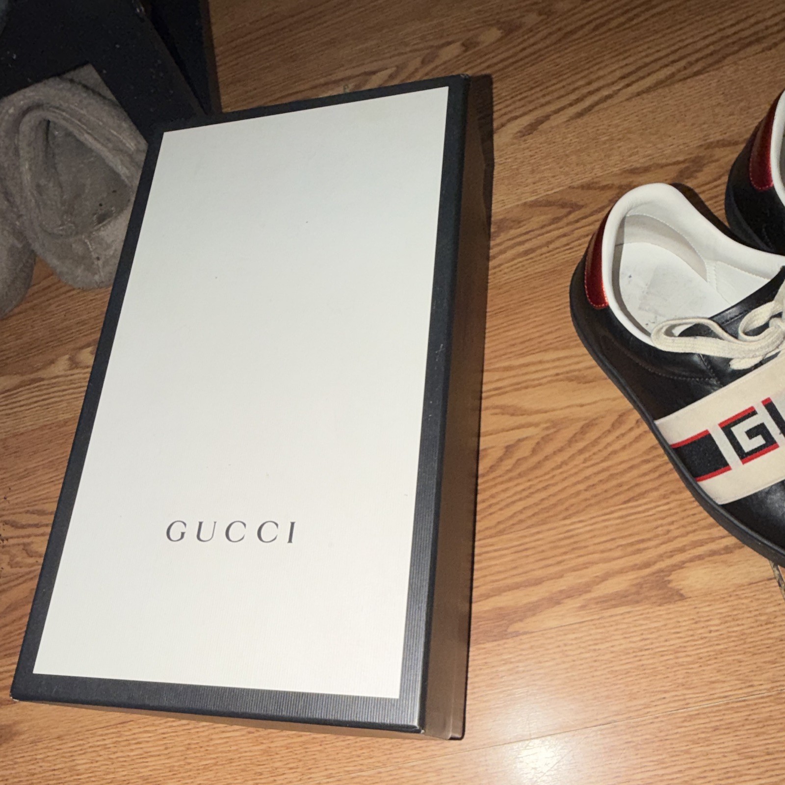 Gucci Men’s Black Leather Lace-Up Sneakers Ecru Logo Strap US 9
