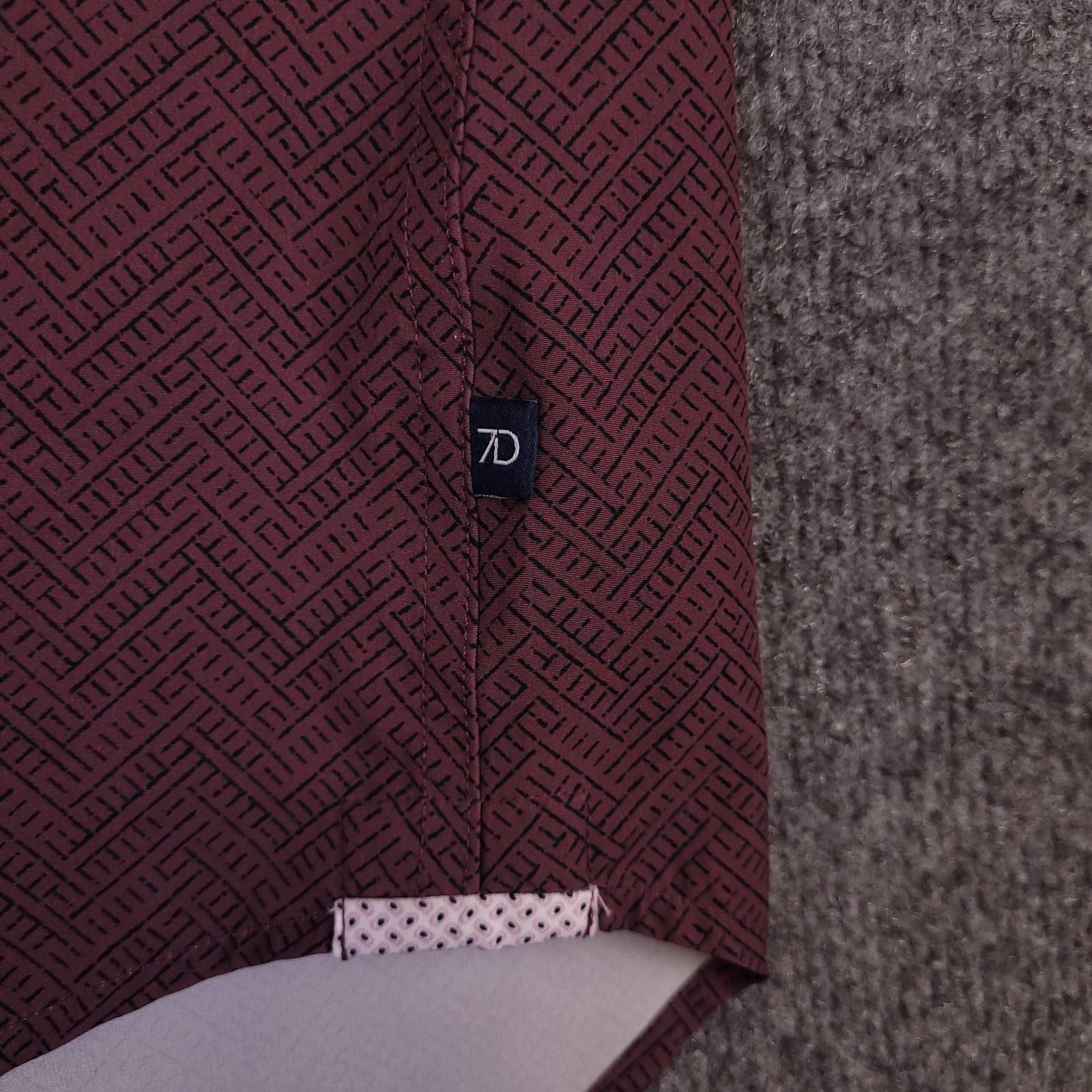 7D 7 Diamonds Groovy Wonder 4 Way Stretch Mens M Button Up Burgandy Geometric