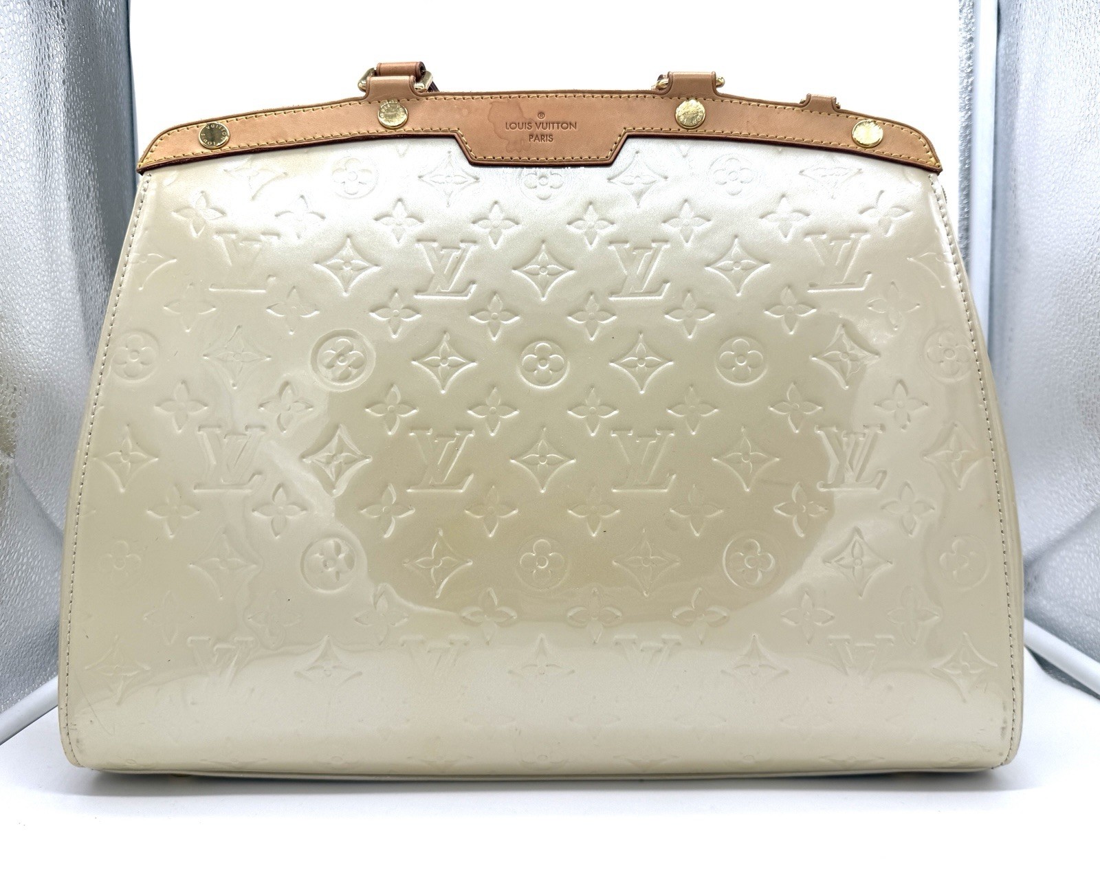 Authentic Louis Vuitton Vernis Brea GM in Blanc Corail