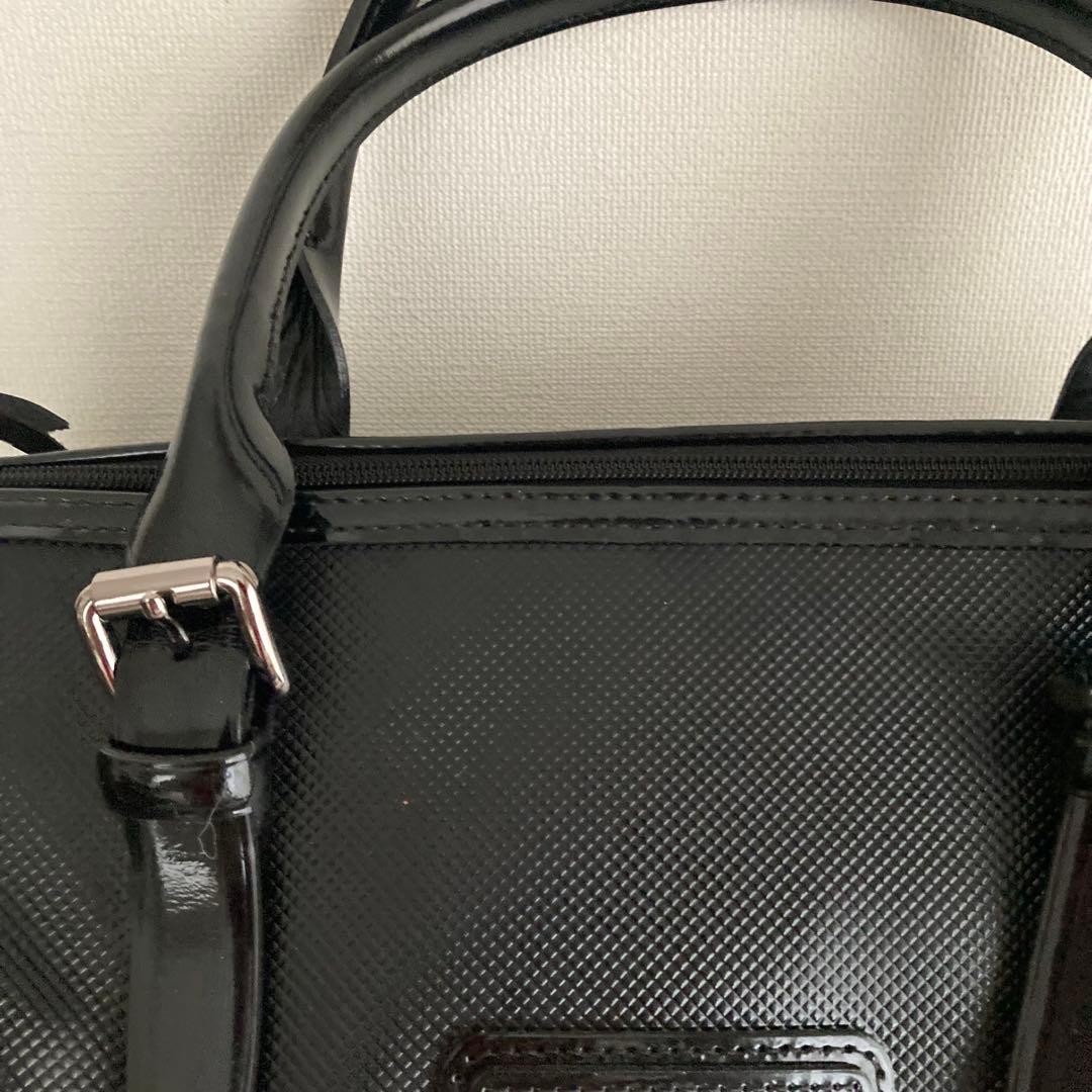 LONGCHAMP Black Patent Leather Boston Style Commuter Handbag Zip Top
