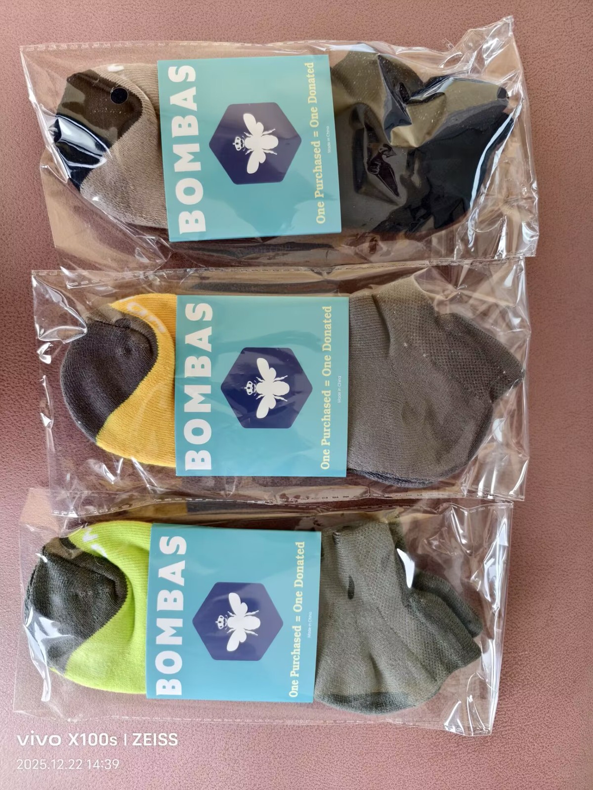 Bombas 3 pairs Men’s Women’s Running Ankle socks – Size Large 3 Color