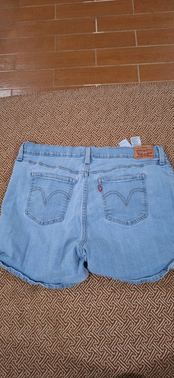 Levi’s Women’s Mid-Length Denim Mid-Stretch Super Soft Short Light Wash Size 34