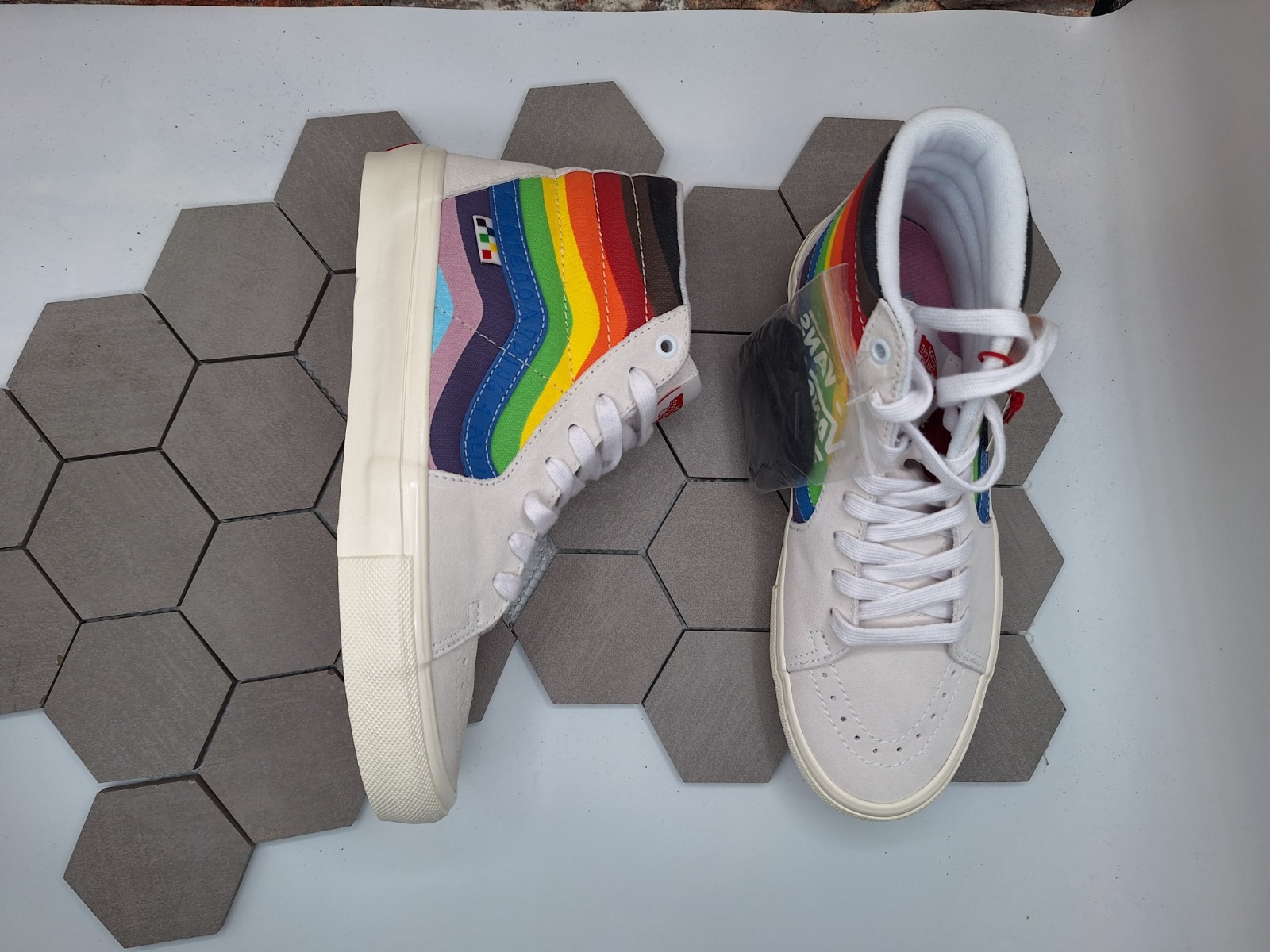 Vans Skate Sk8-Hi Top Pride Men Sz 9 White Rainbow LGBTQ+ Sneaker Parade Shoe