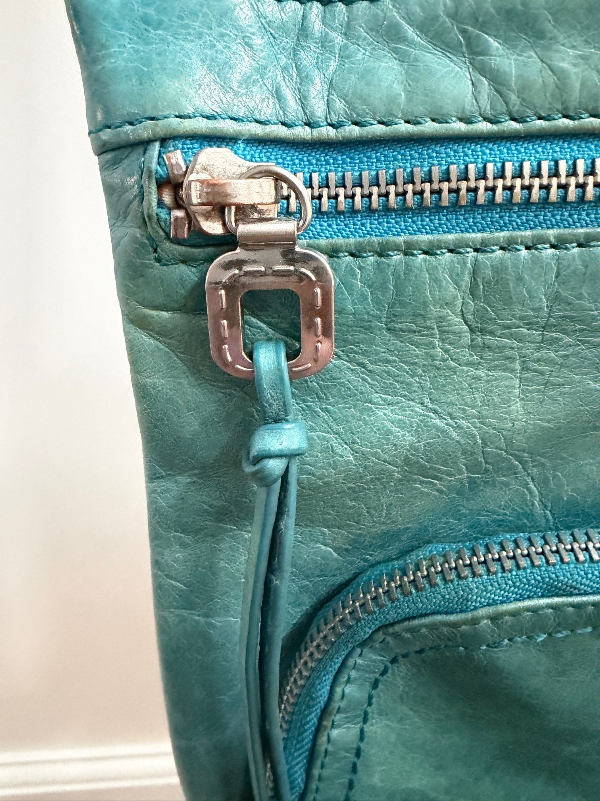 HOBO Sheila/Cassie Crossbody in Tranquil Blue leather