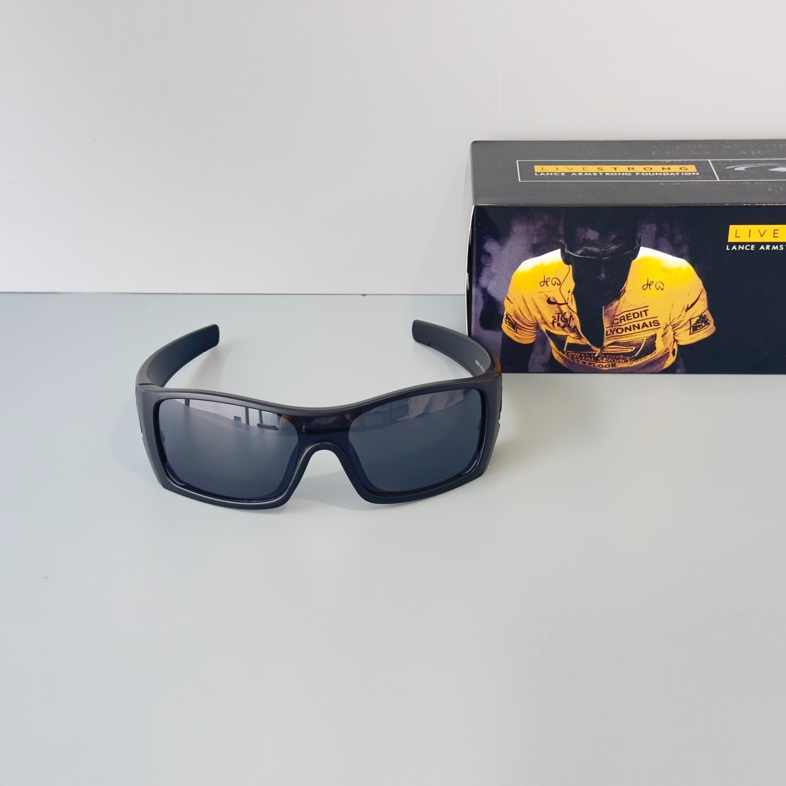 Oakley Batwolf OO9101 Polarized Sunglasses Matte Black Black Lens UV400 With Box
