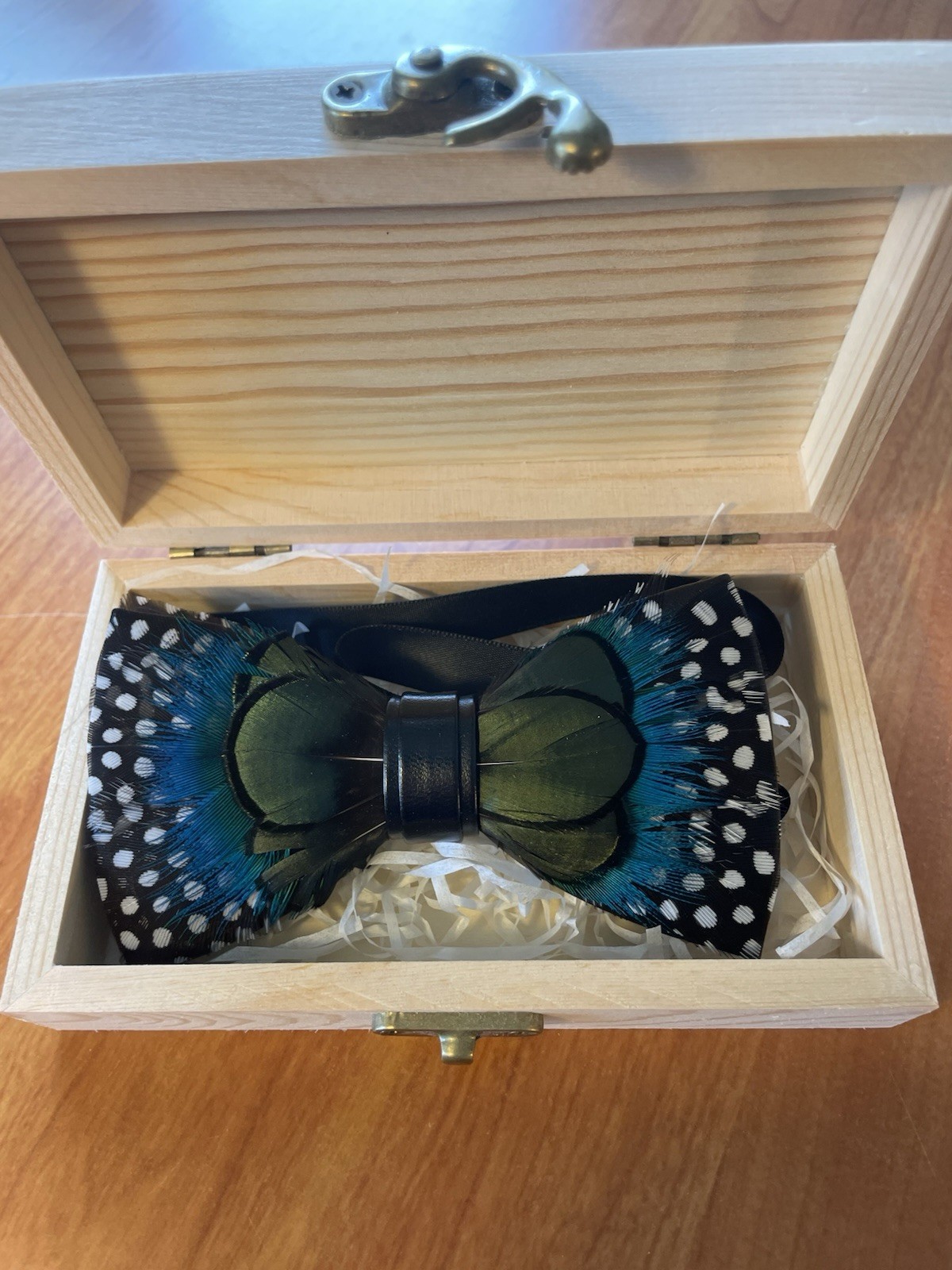 Handcrafted Bow Tie made of unique Feather Pattern New in Box