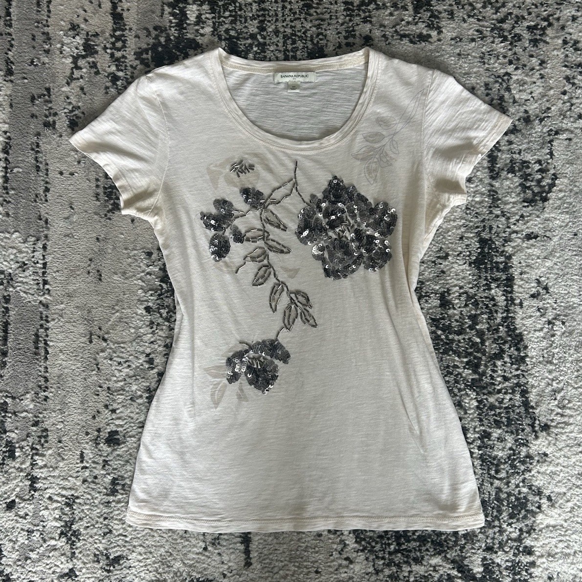 Banana Republic Women’s M White Floral Beaded Sequin Scoop Neck Short Sleeve Tee