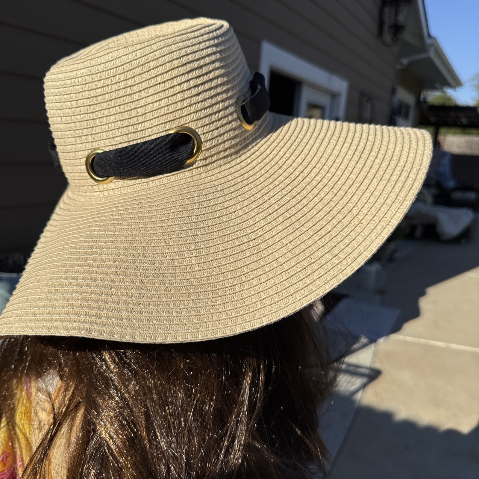 Adrienne Vittadini 5” Ultra Wide Brim Beige Straw Floppy Sun Hat Gold AV Logo