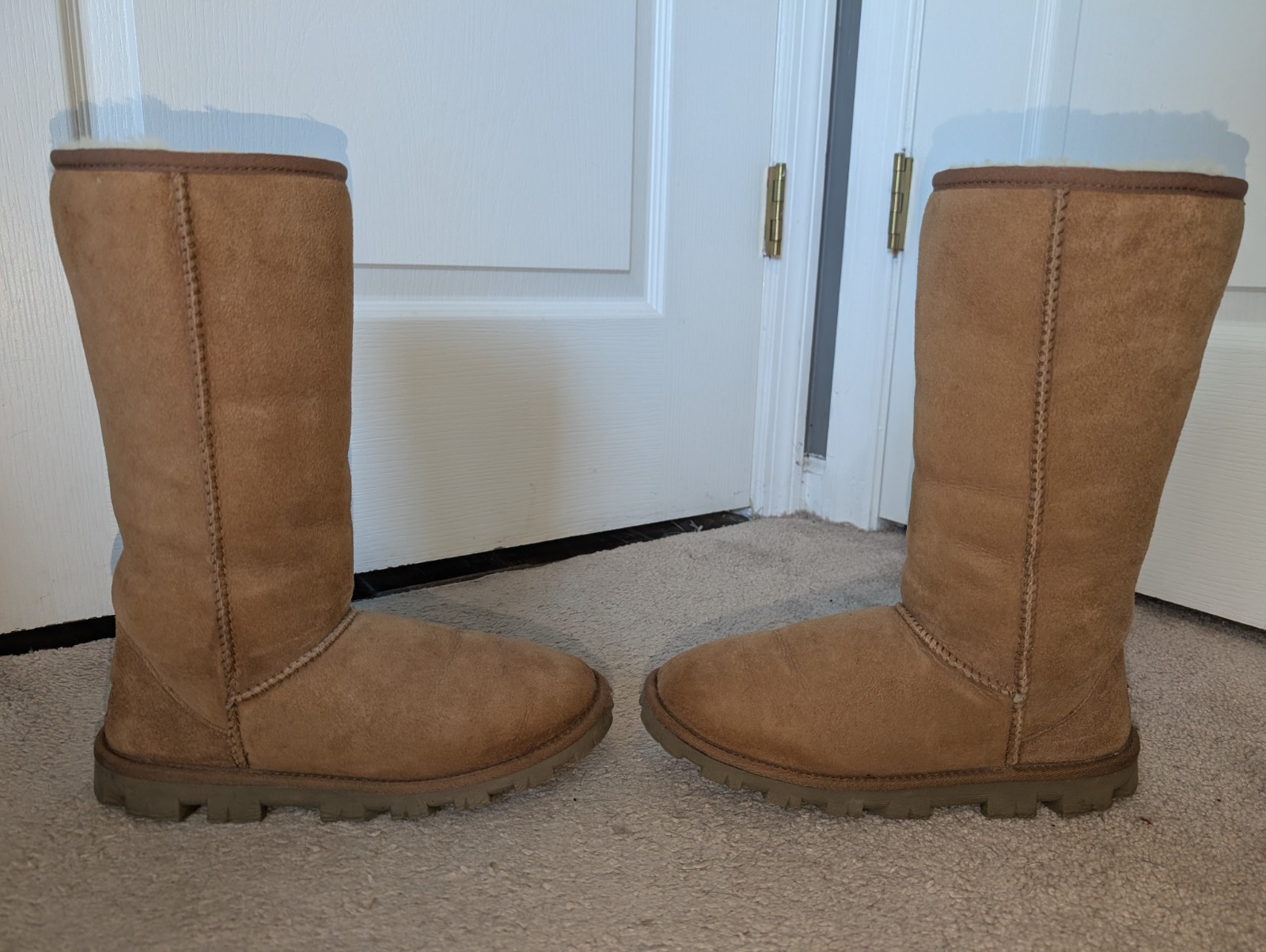 UGG Classic Tall 5845 Chestnut Suede Sheepskin Boots Women’s Size 7