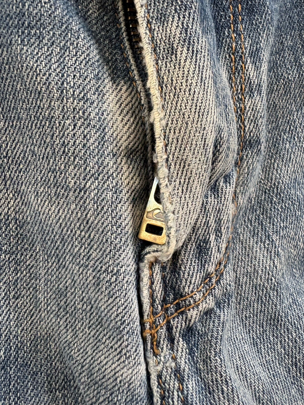Vintage Y2K Quiksilver Men’s Jeans – Light Wash Blue Distressed