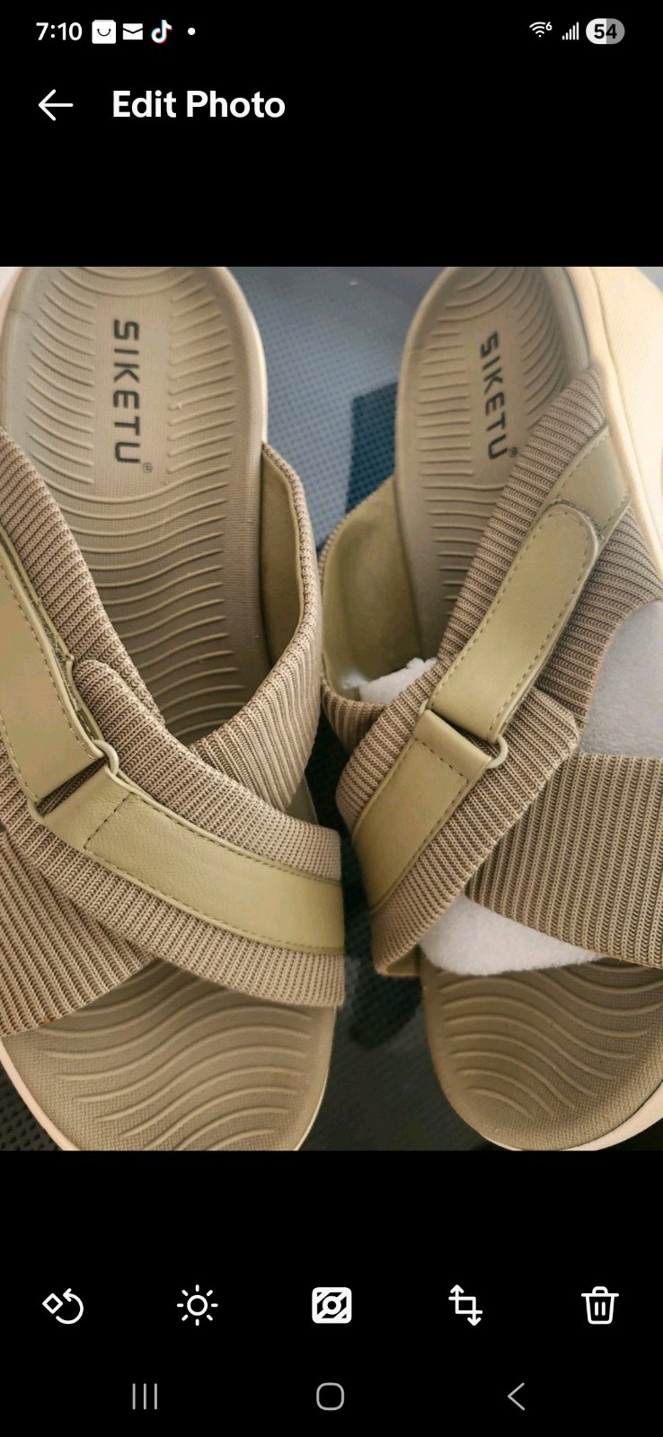SIKETU Teens Green Cushioned Logo Slide Sandals Slip-On Faux Leather US 8 M