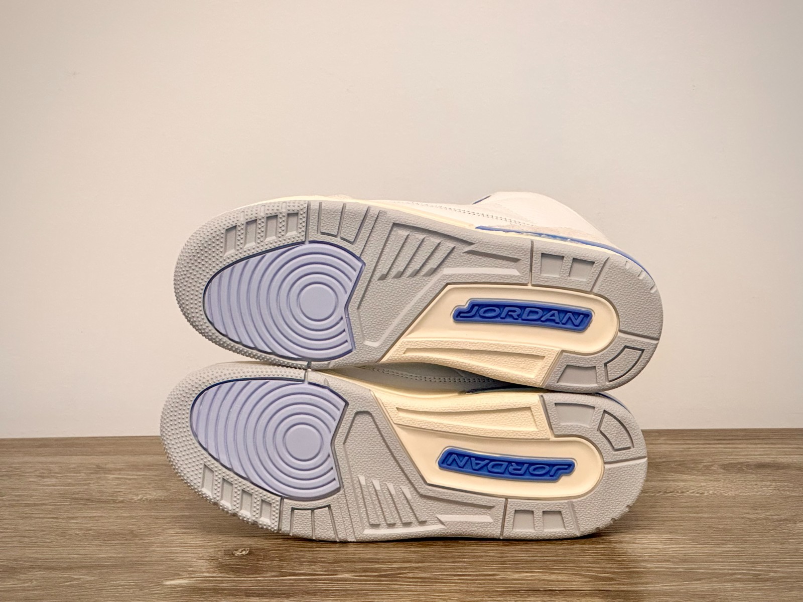 Air Jordan 3 Retro – 7 Men / 8.5 Women – Summit White/Hydrogen Blue CT8532-101