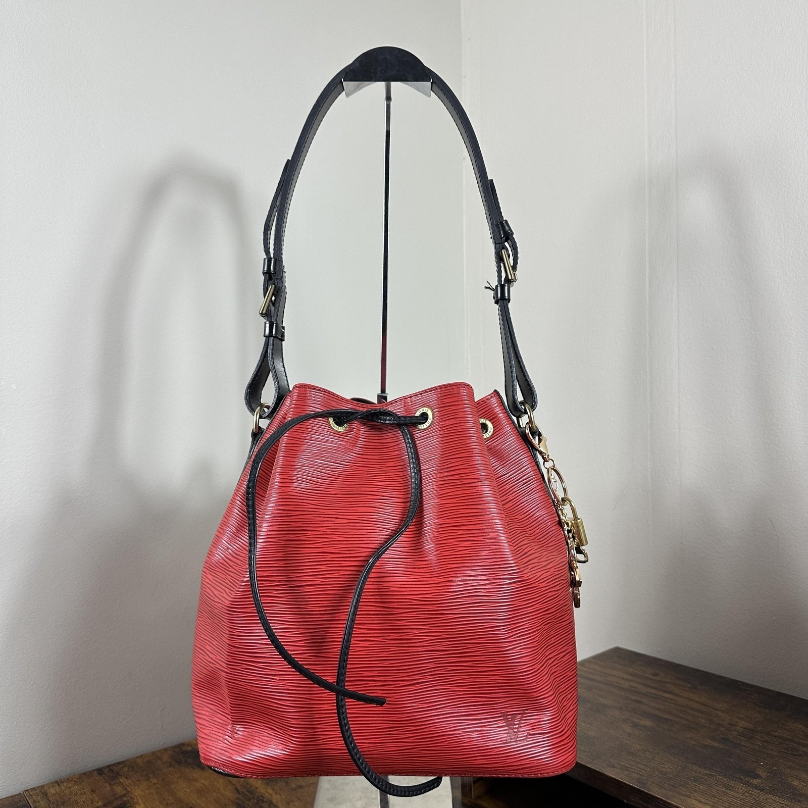 Louis Vuitton Vintage Epi Noe Bucket Bag Womens Medium Red Leather Black Trim