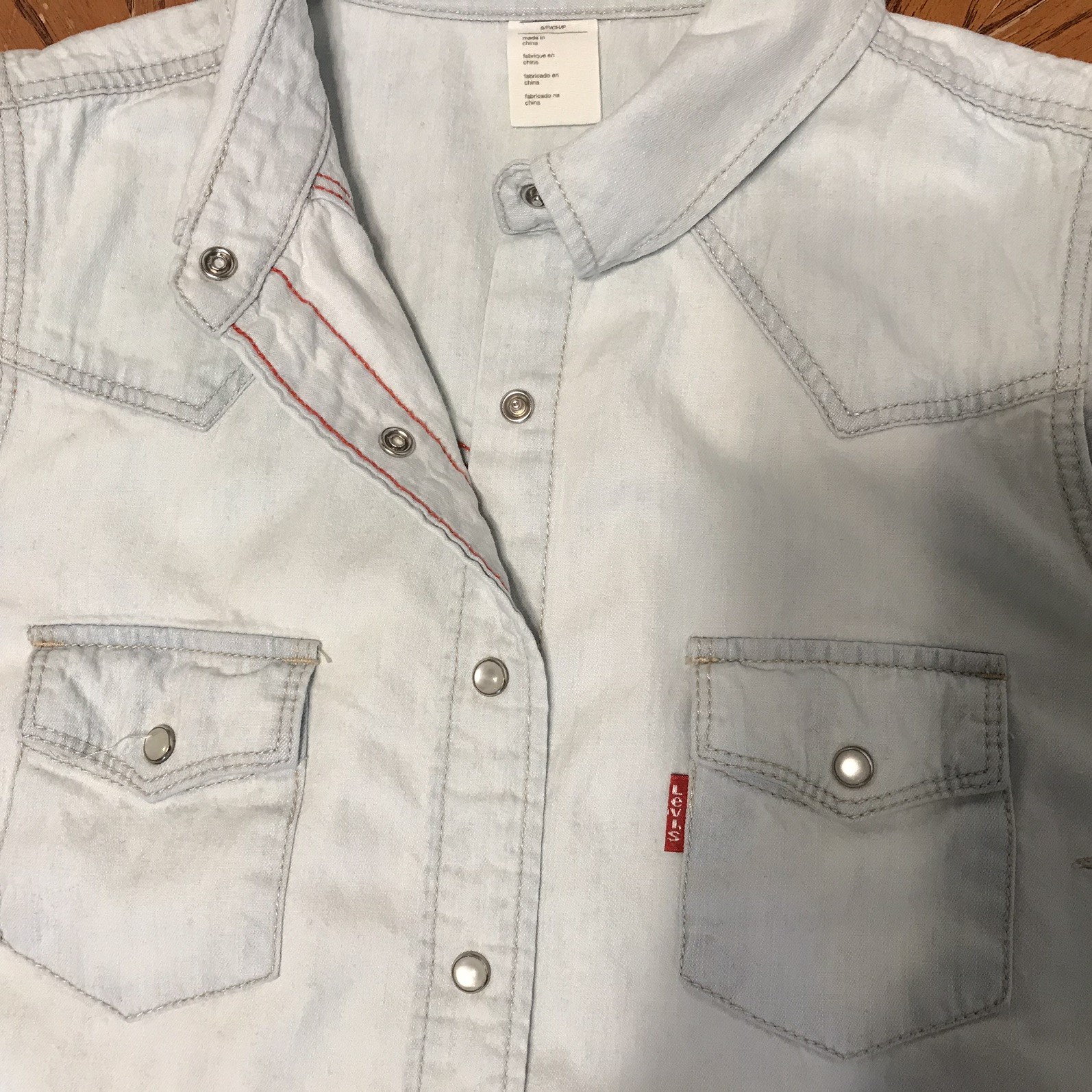 Levi’s Women’s Sleeveless Tie-Front Denim Shirt Pearl Snap Light Sky Blue Small