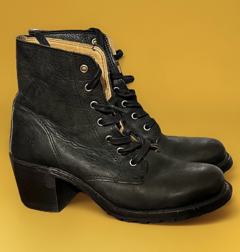 Frye Sabrina Black Leather Lace Up Ankle Boots Vibram Sole Size 7