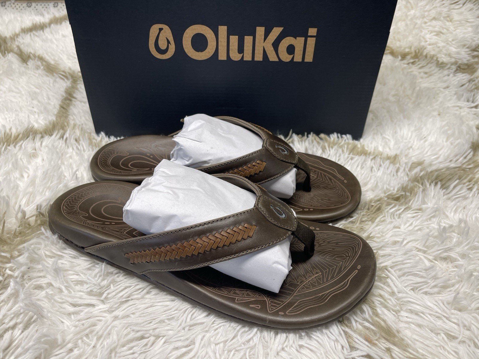🧡*NIB*OluKai Men’s Size 11 Mea Ola Mano Leather Beach Sandals -Mustang/Tan