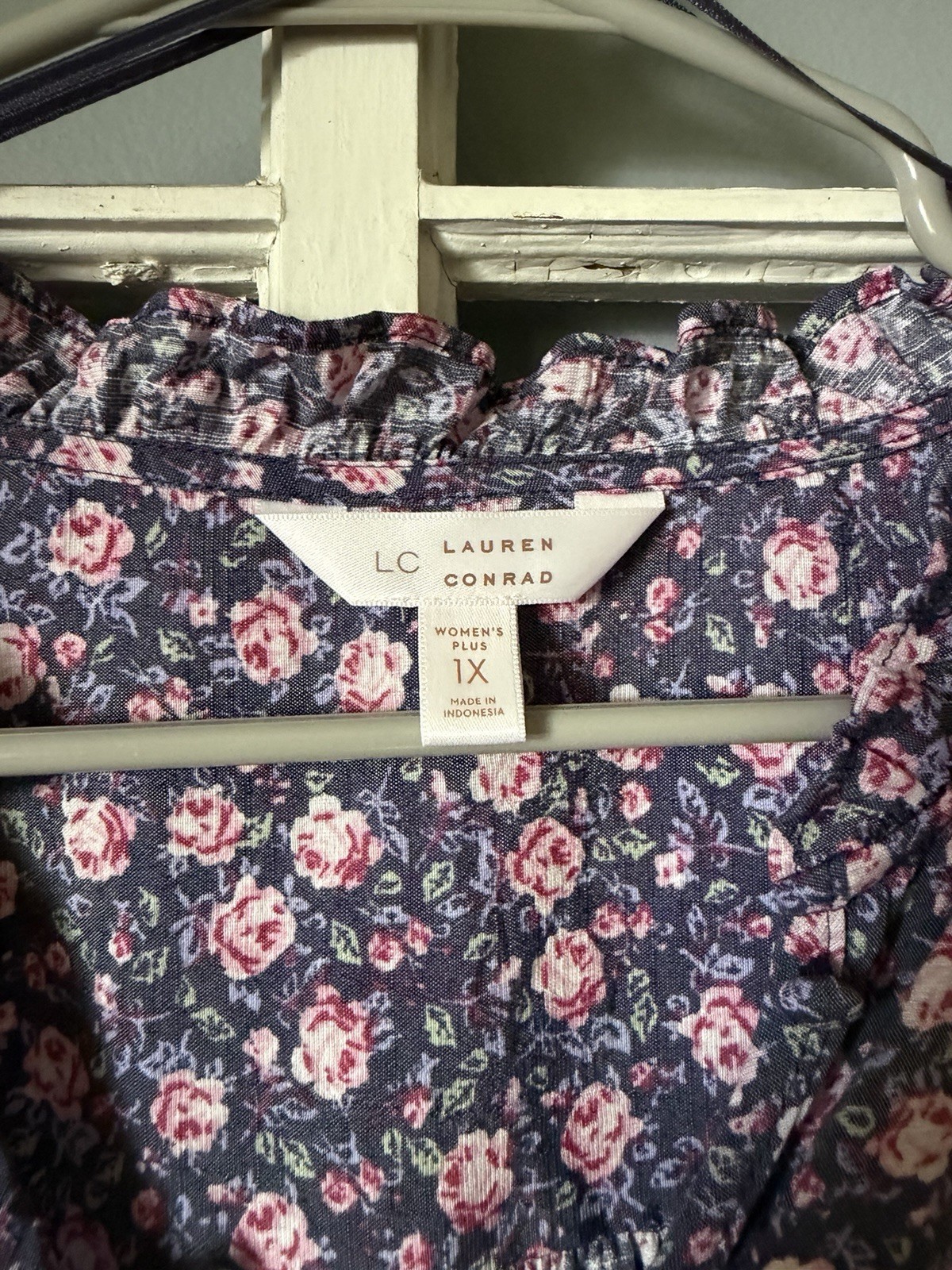 LC Lauren Conrad Plus 1X Blue Pink Floral V-Neck Long Sleeve Button Blouse