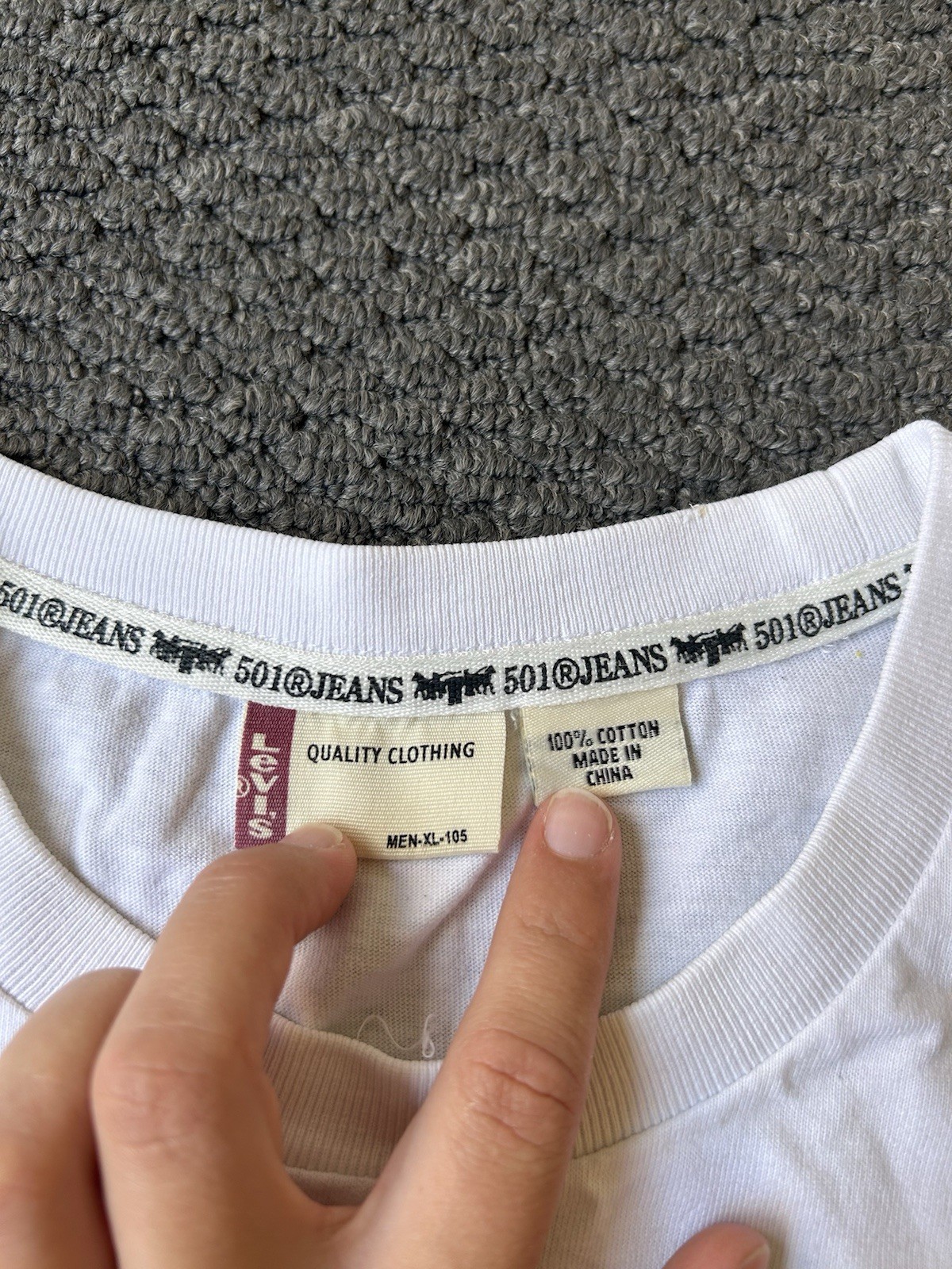 Levi’s T-Shirt Size XL Mens Slim Fit White Tee “501 Jeans Gold Dust”