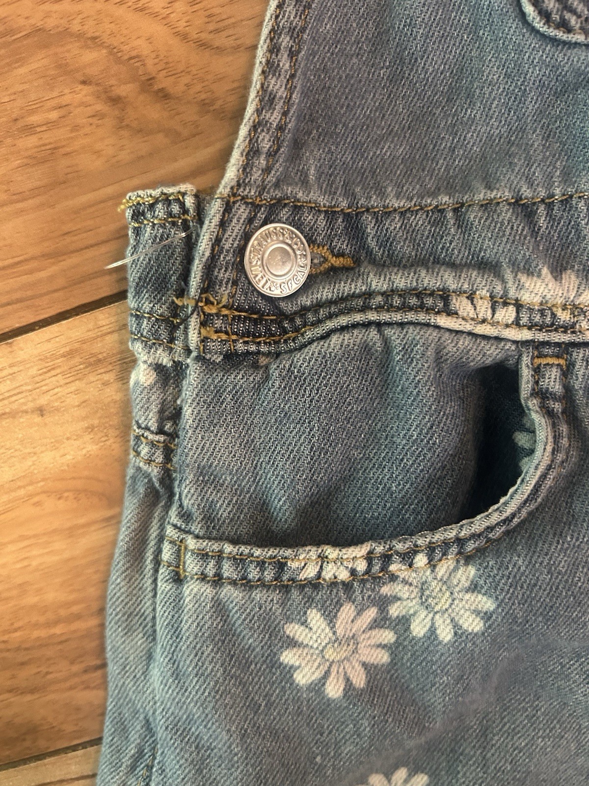 Levi’s Shortalls sz 10 Reg Relaxed Girls Shorts Overalls flower pattern Summer