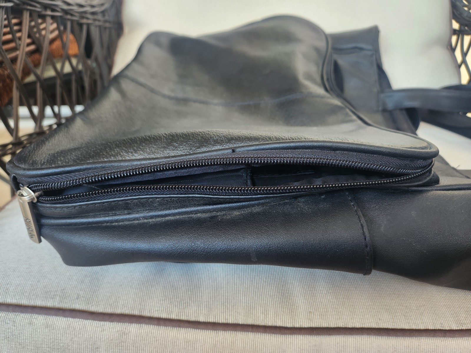 Bill Blass Black Leather Large Tote Bag Multi Pocket Work Travel Shoulder