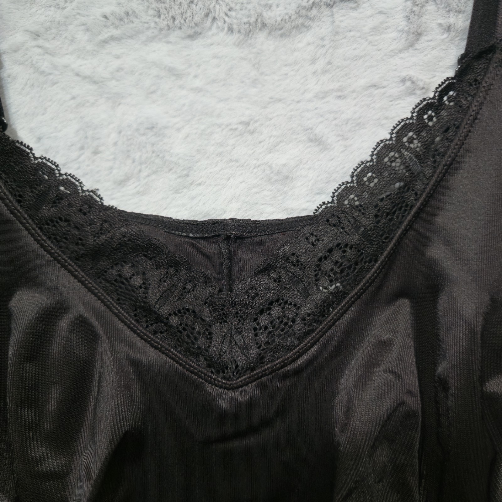 Ruby Ribbon V Neck Diva Lace Detail Demiette Seamless Bra Black 46 Plus-size.