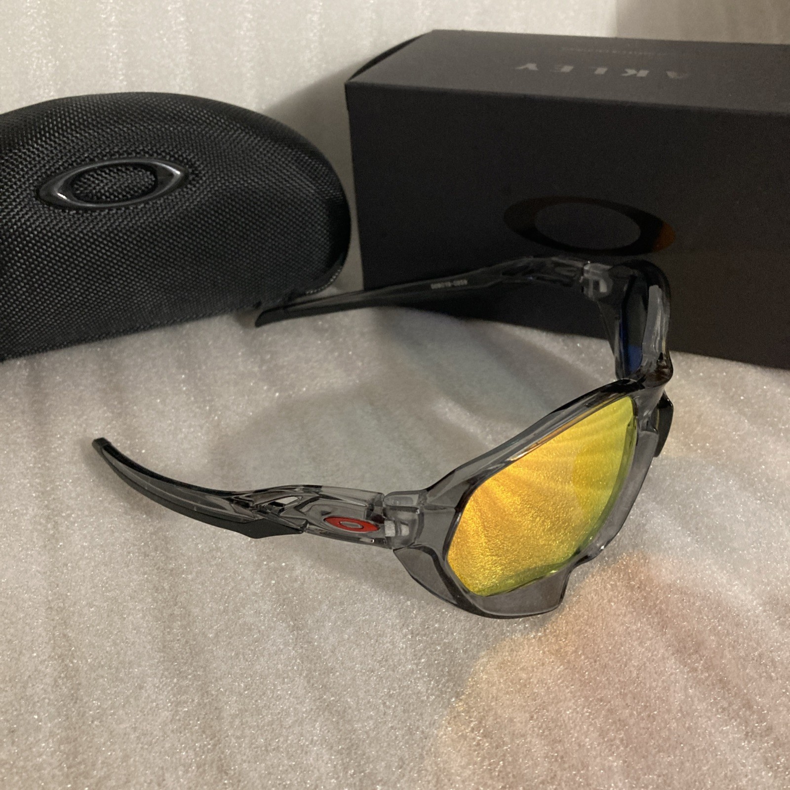 oakley plazma sunglasses prizm lenses Gray frame Polarized 9019 New With Case