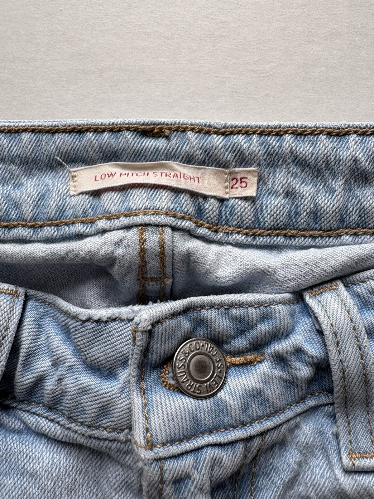 ⁠Levi’s Premium Low Pitch Straight Jeans W25 L31 Light Wash Distressed Denim⁠
