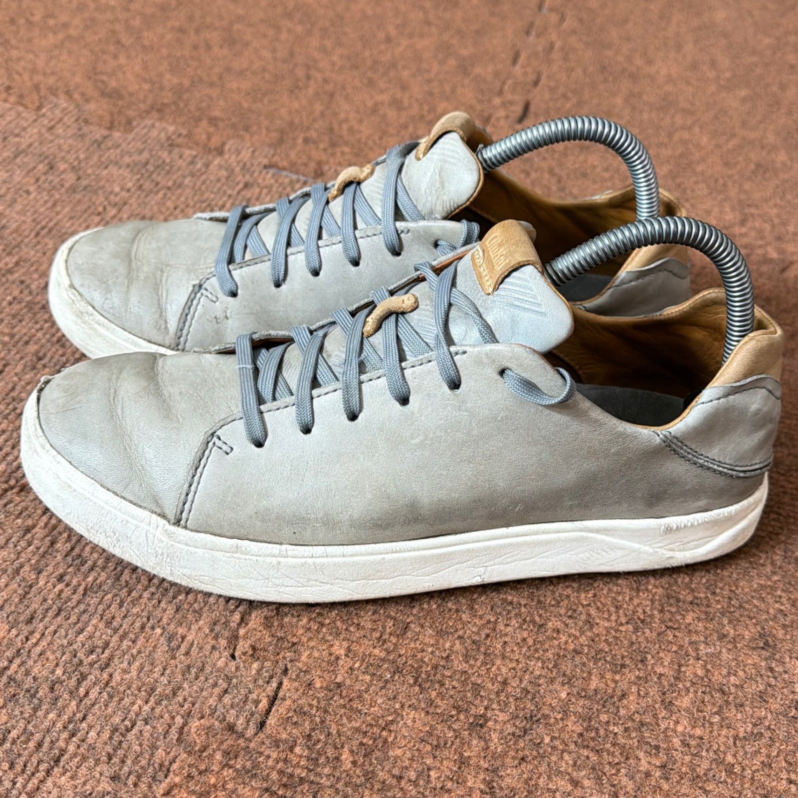 OluKai Lae’ahi Li ‘Ili Mens Leather Sneakers Grey Low Top Shoes Drop-In Heel C+