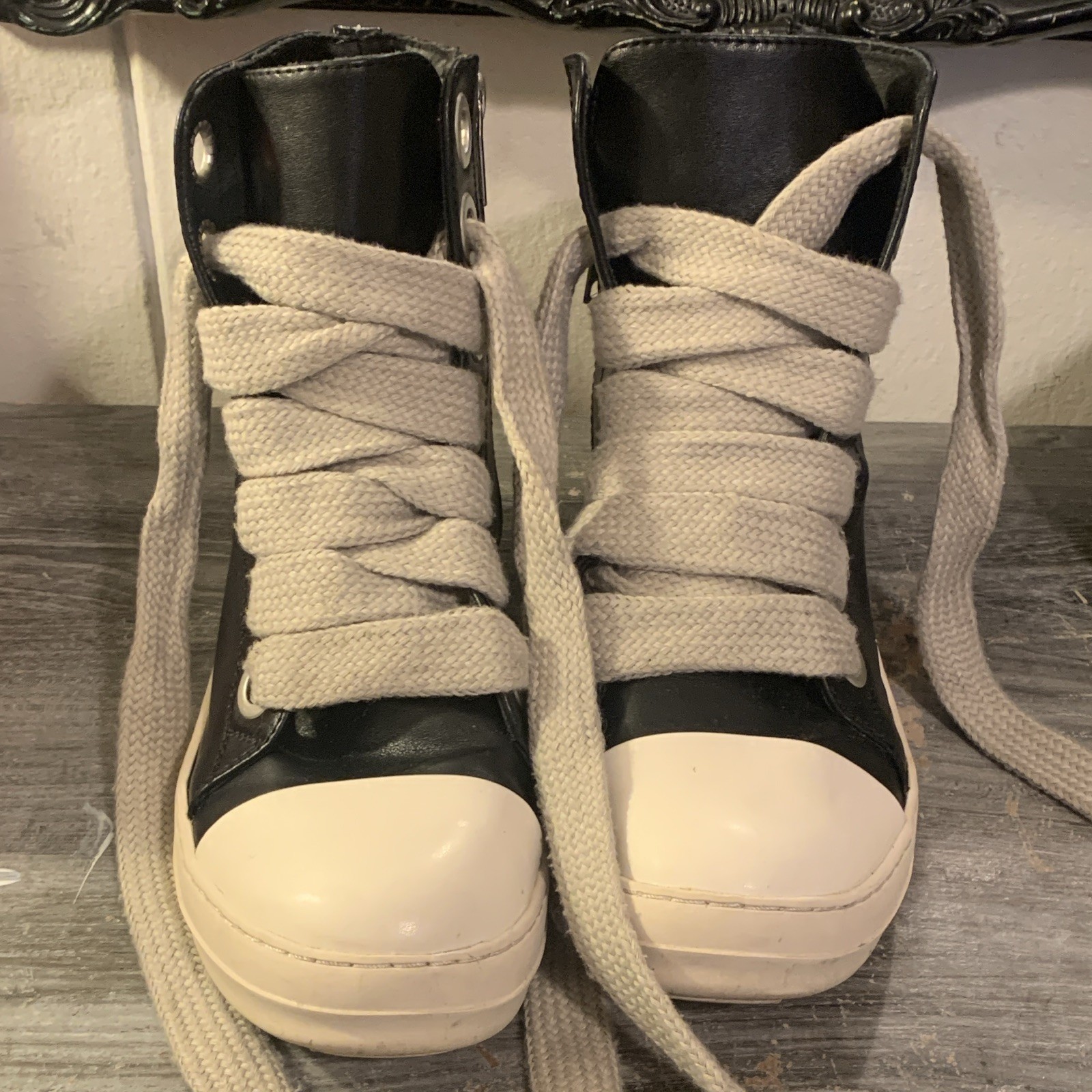 Men’s High Top Lace Up Zip Athletic Sneakers Black/White Side Zipper