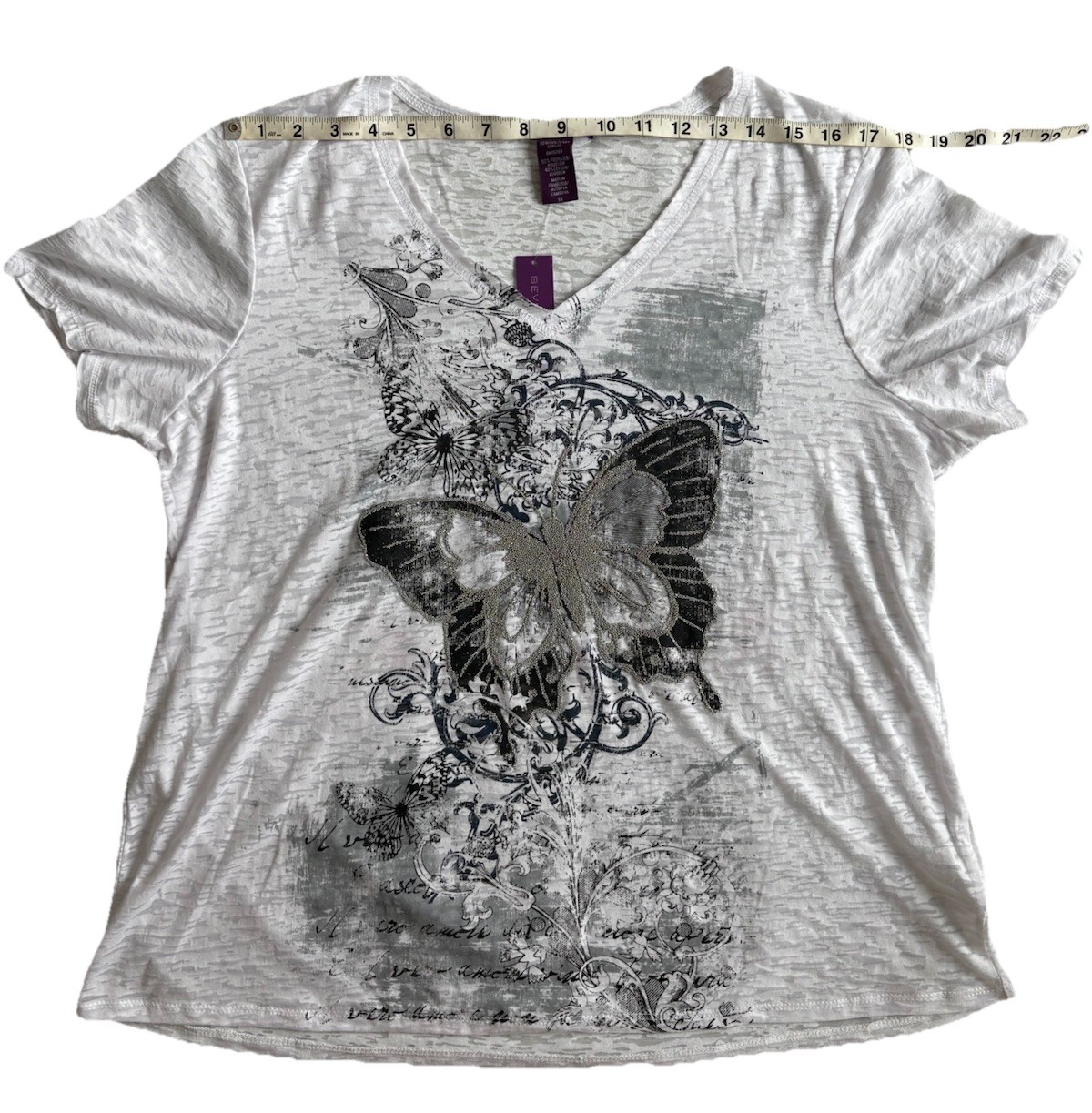 Beverly Drive Women’s Y2K 3X Plus White Knit V-Neck Tee Butterfly Graphic Beaded