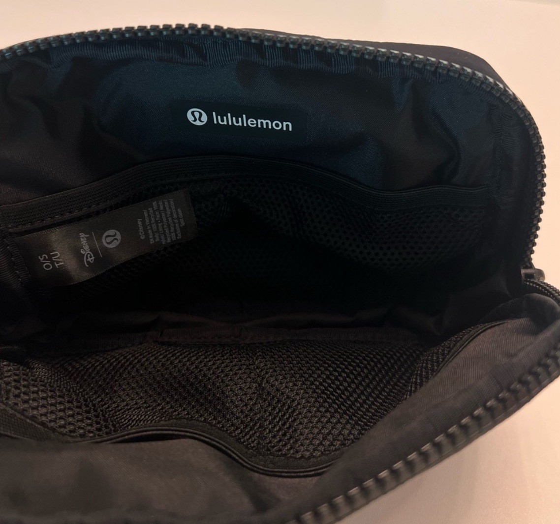 ❤️Lululemon DISNEY Everywhere Belt Bag Fanny Pack Black Mickey Outline Bag❤️NWT