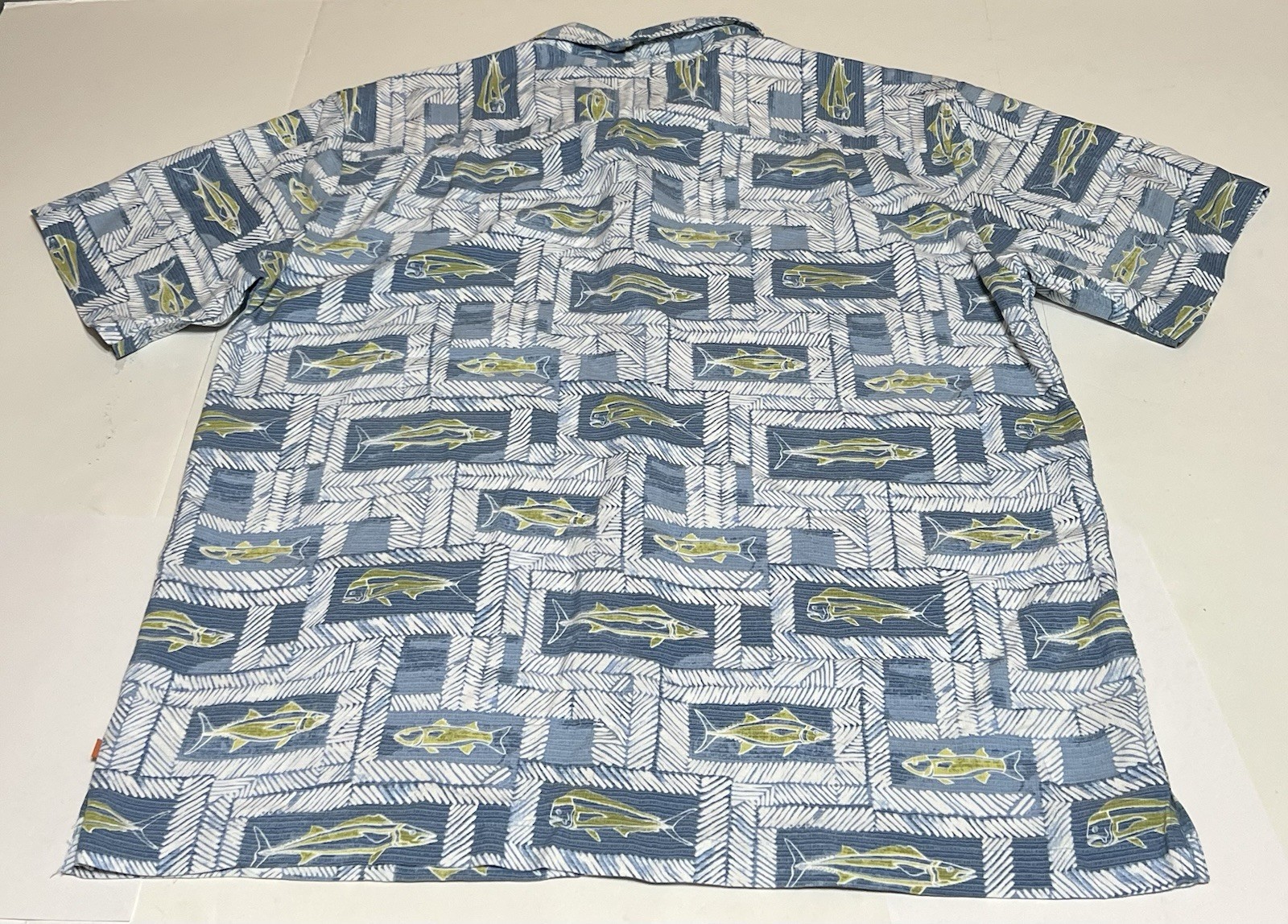 Quicksilver Waterman Shirt Men XL Blue Fish Tribal Print Beach Outdoor